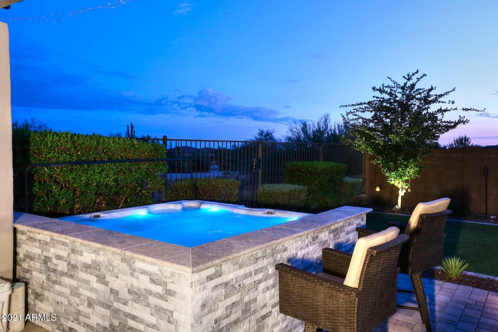 LONE MOUNTAIN - Residential