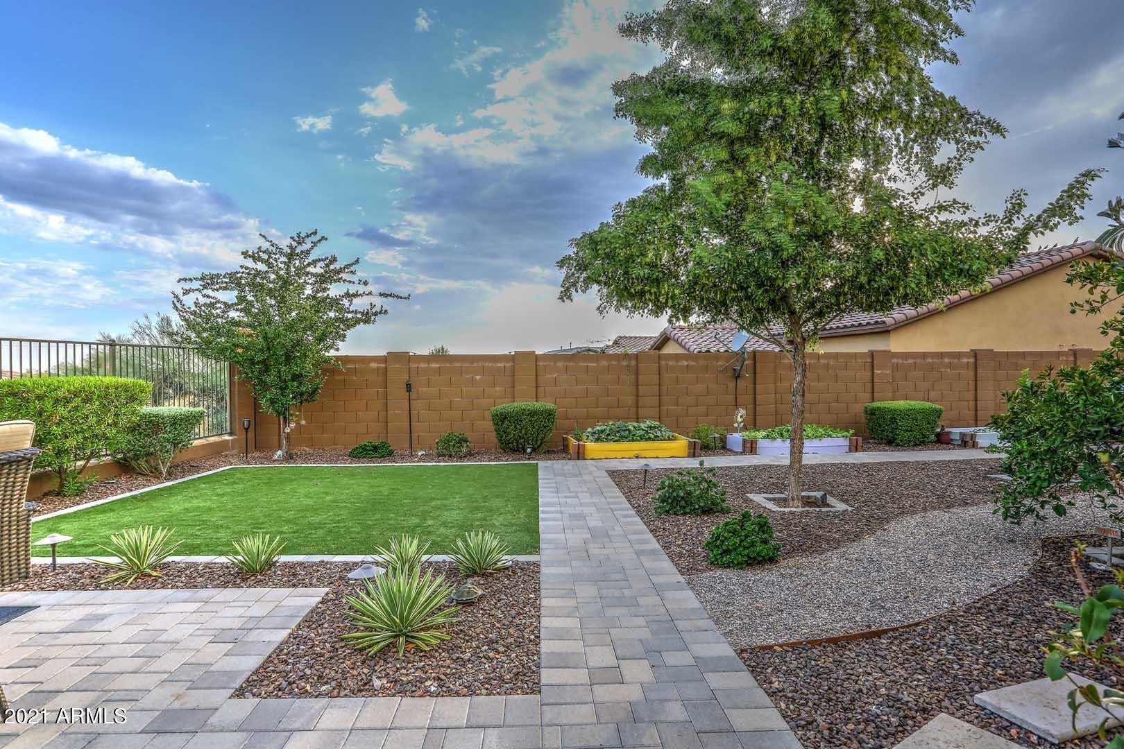 LONE MOUNTAIN - Residential
