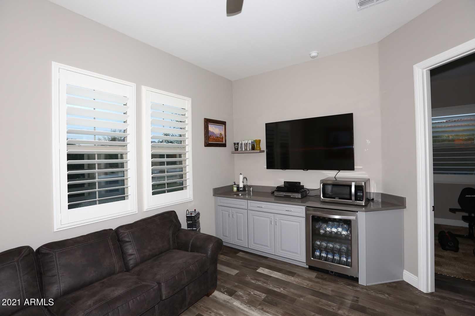 LONE MOUNTAIN - Residential