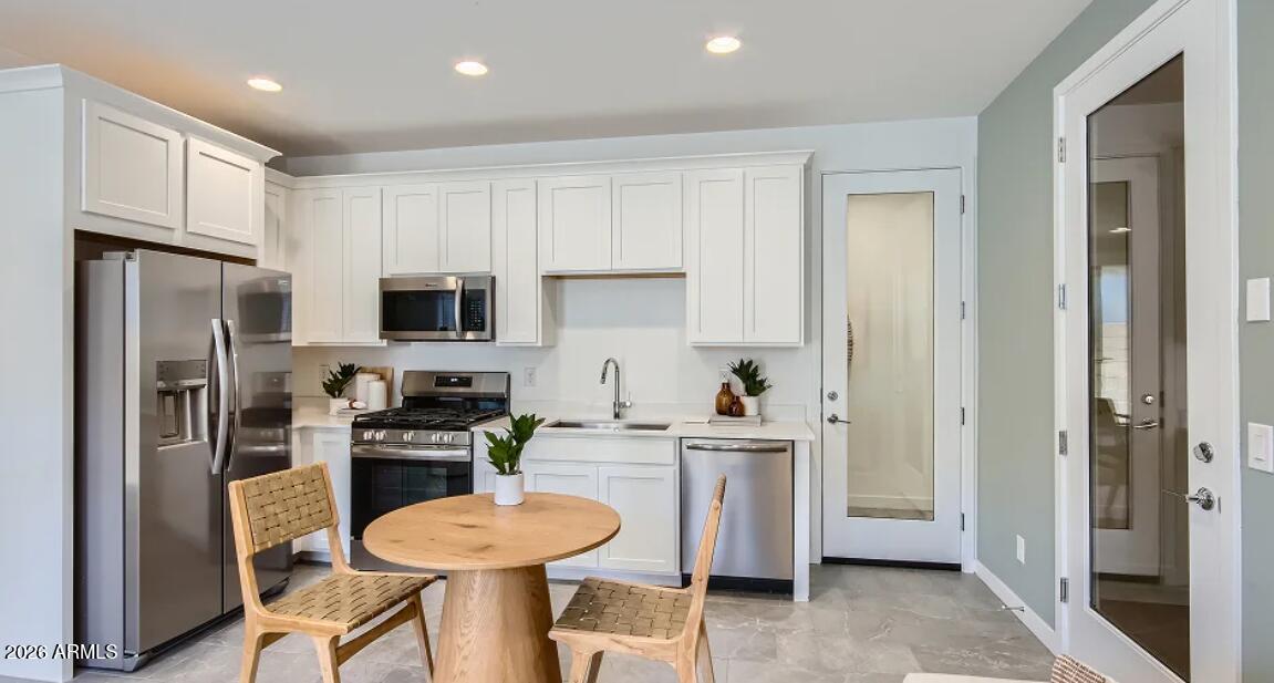 BLOSSOM ROCK DISCOVERY - Residential