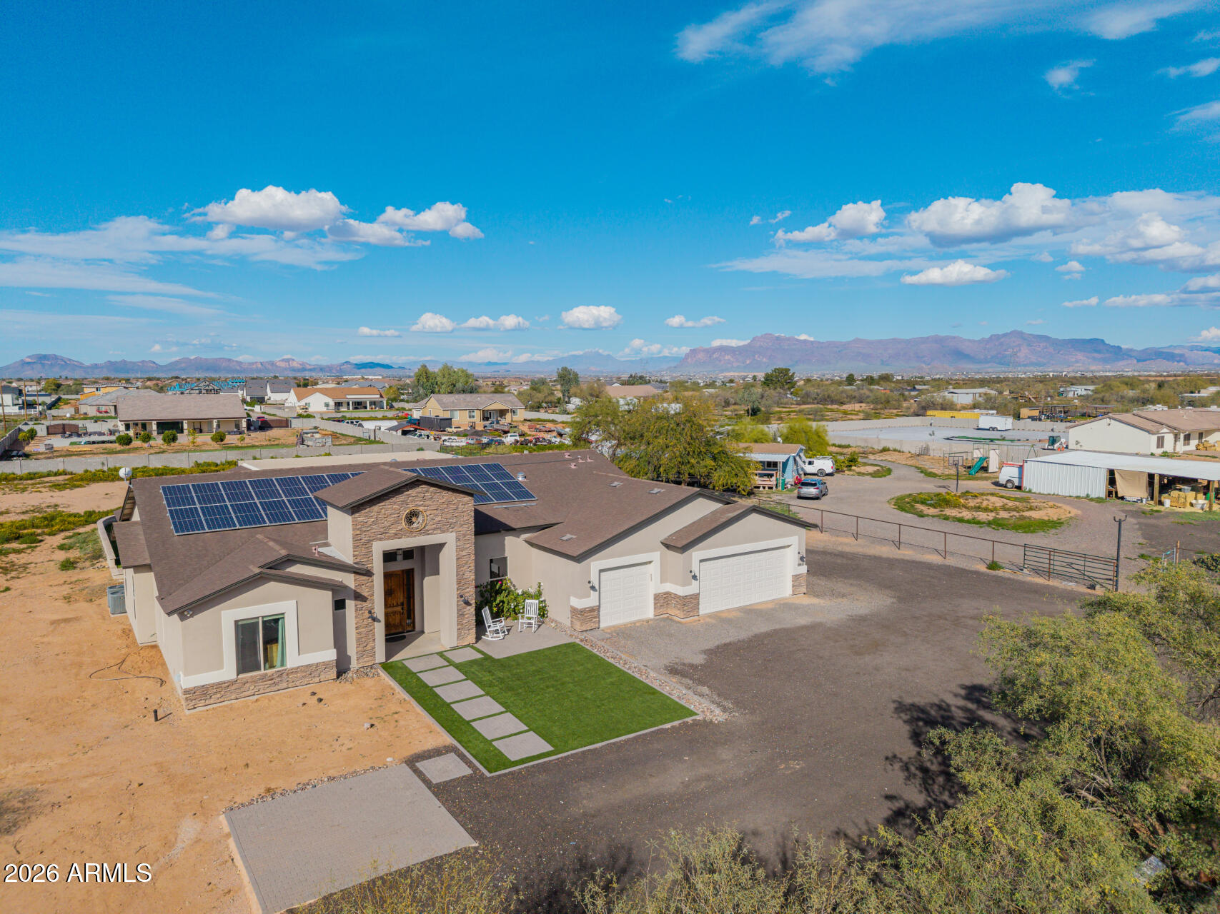 RANCHO APACHE - Residential