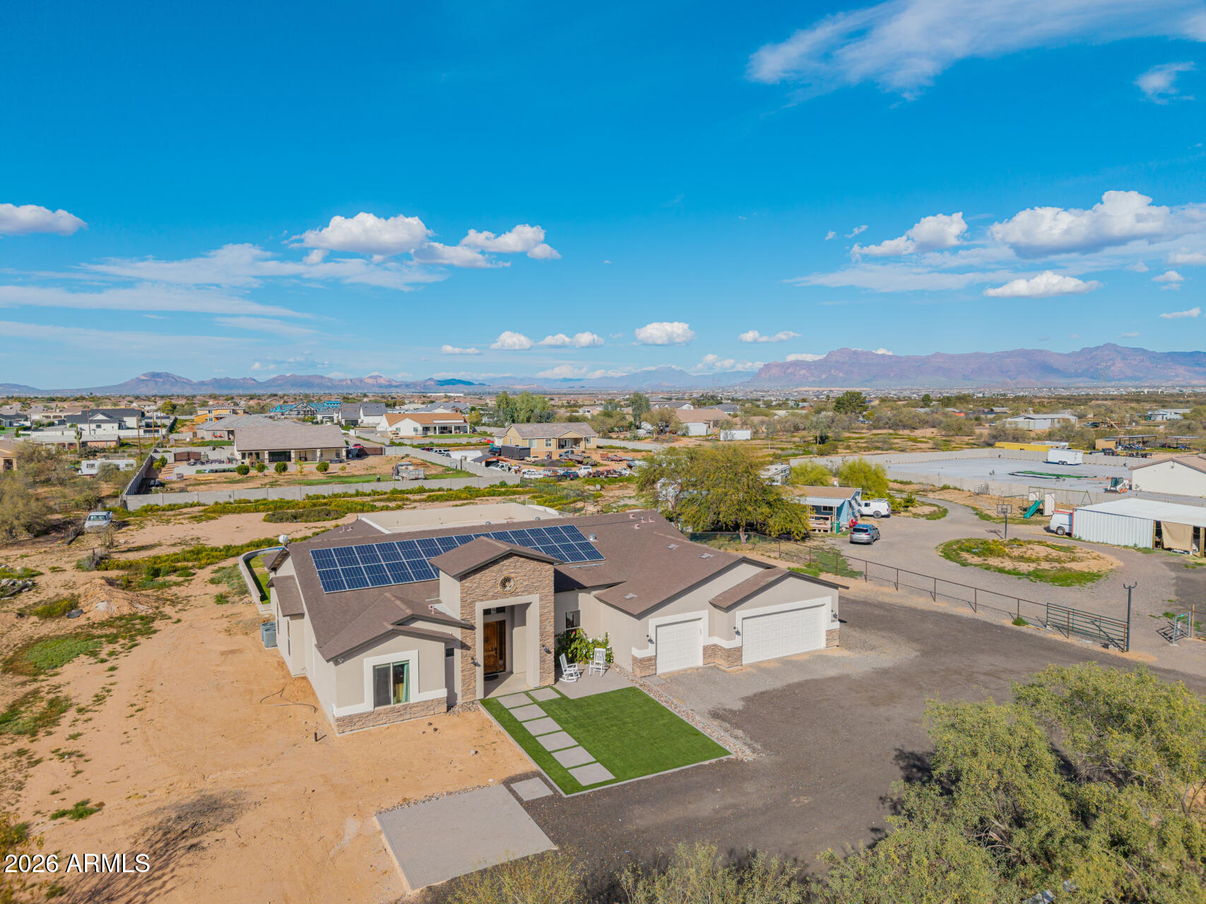 RANCHO APACHE - Residential