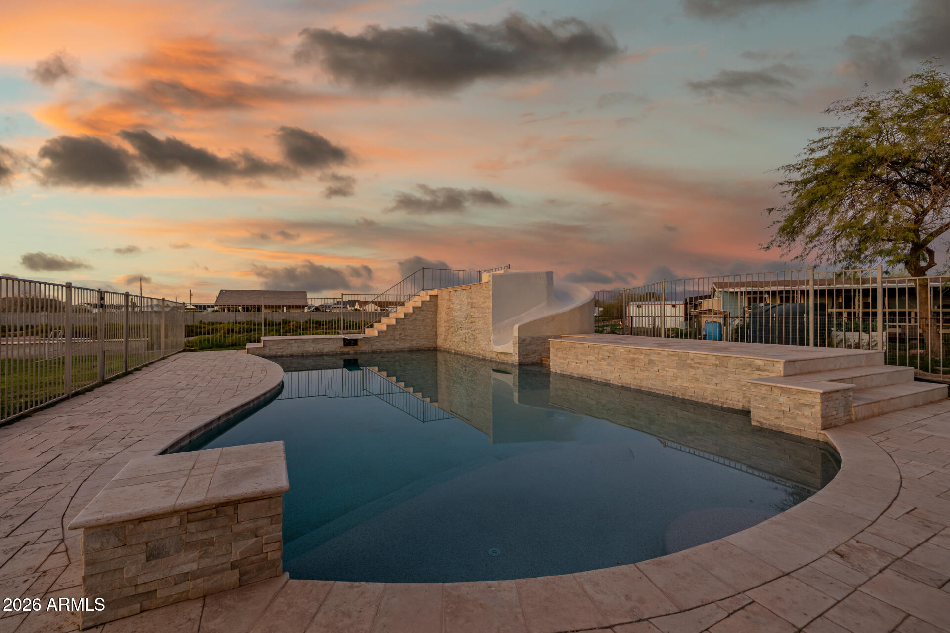 RANCHO APACHE - Residential