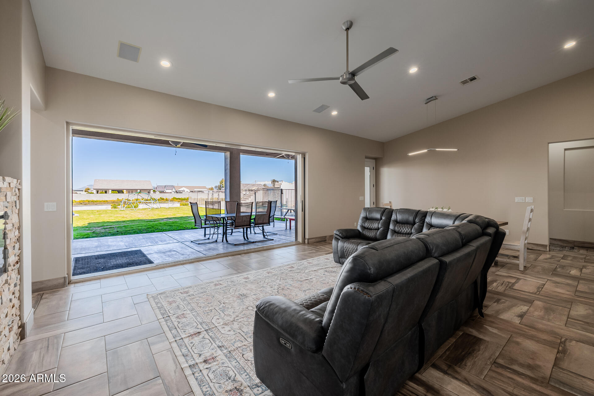 RANCHO APACHE - Residential