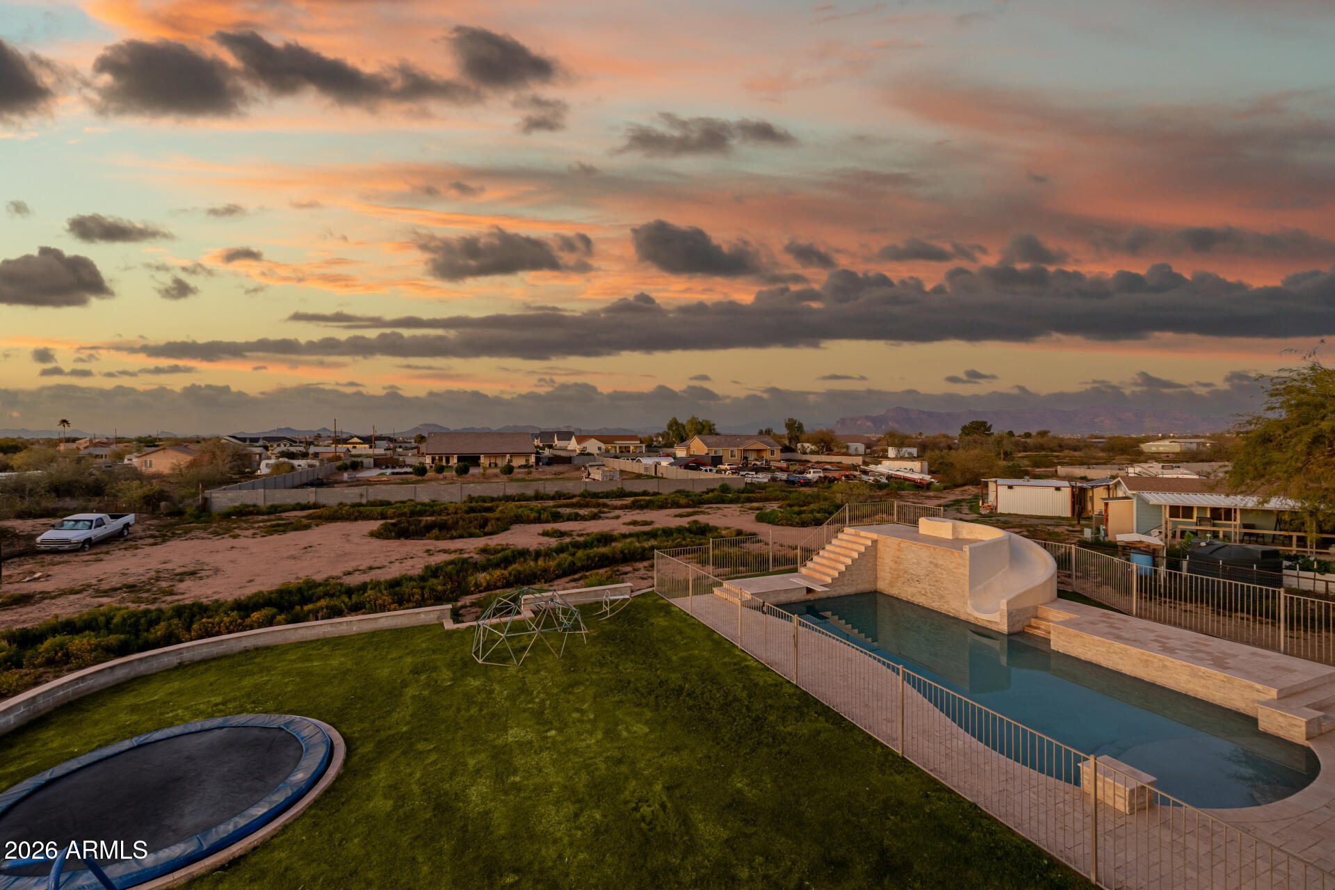 RANCHO APACHE - Residential