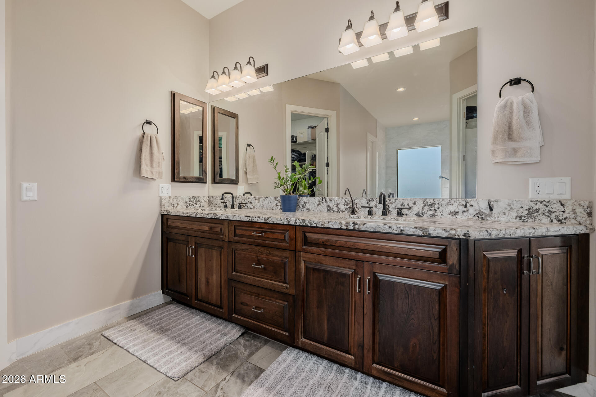 RANCHO APACHE - Residential