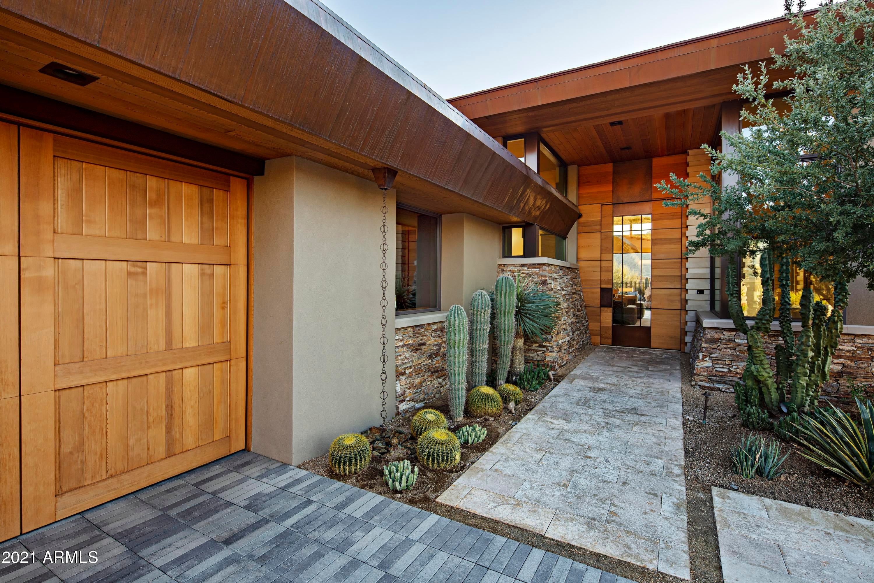 ESTANCIA - Residential