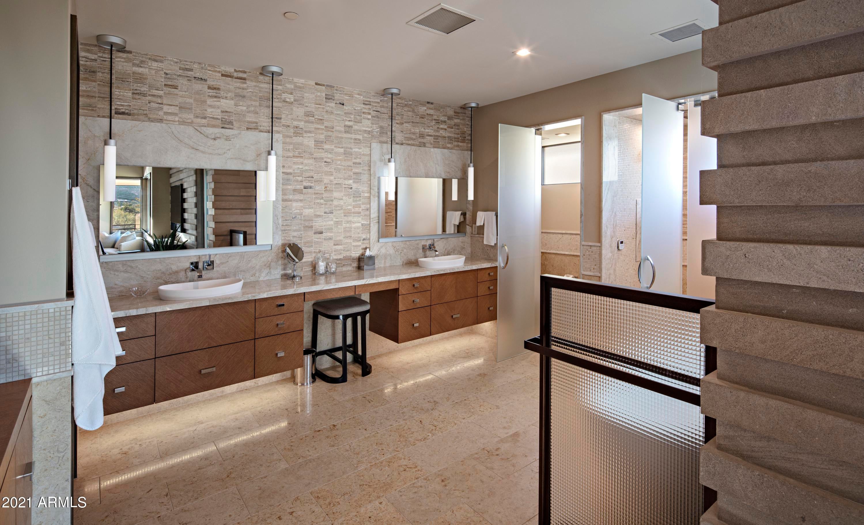 ESTANCIA - Residential