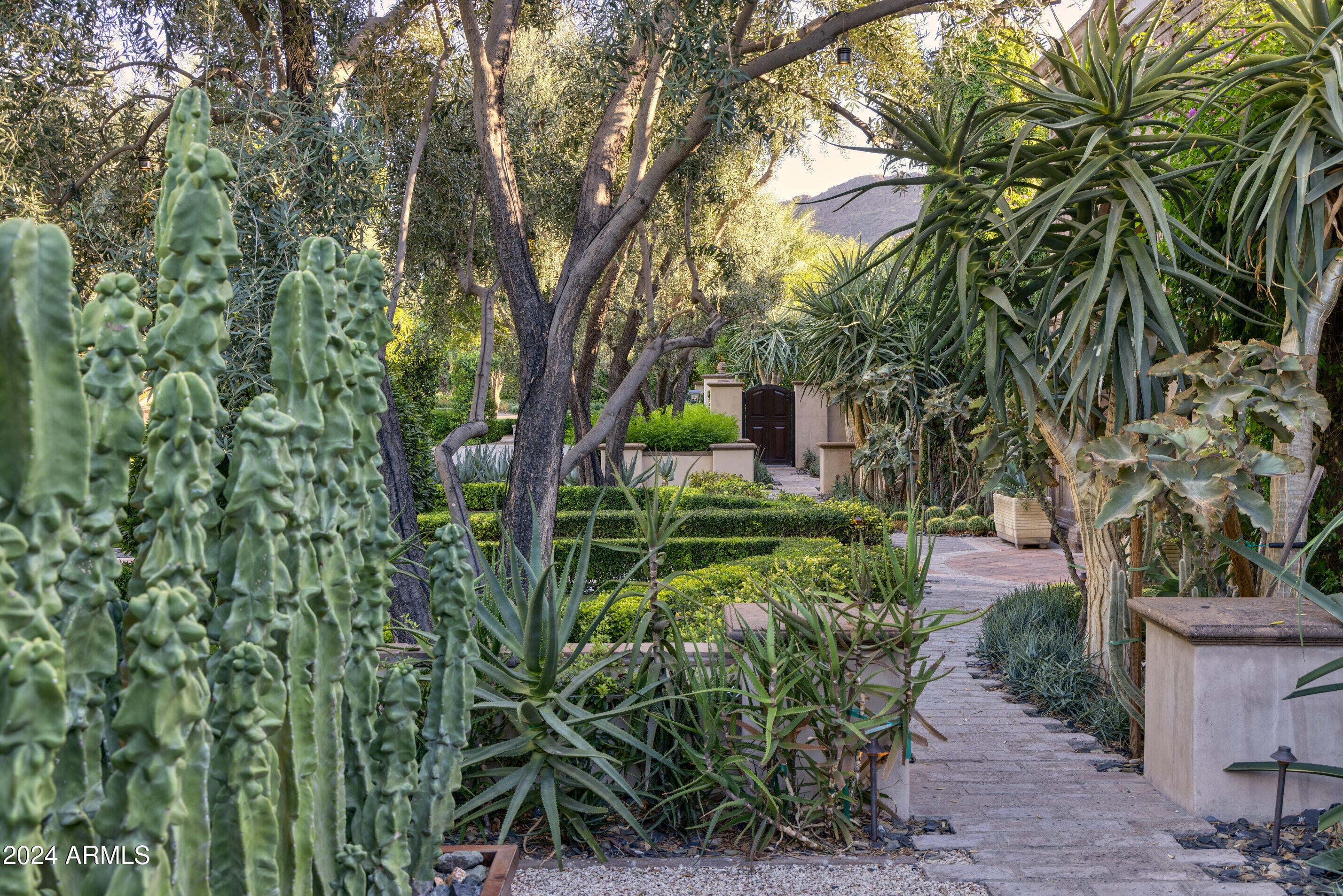 TILYOU RANCHITO LOT 7-14 - Residential