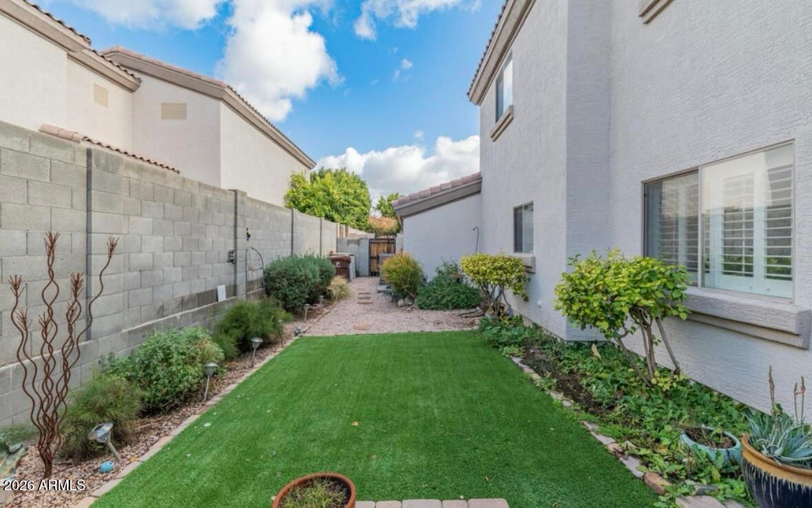 PEORIA ESTATES CONDOMINIUM - Residential