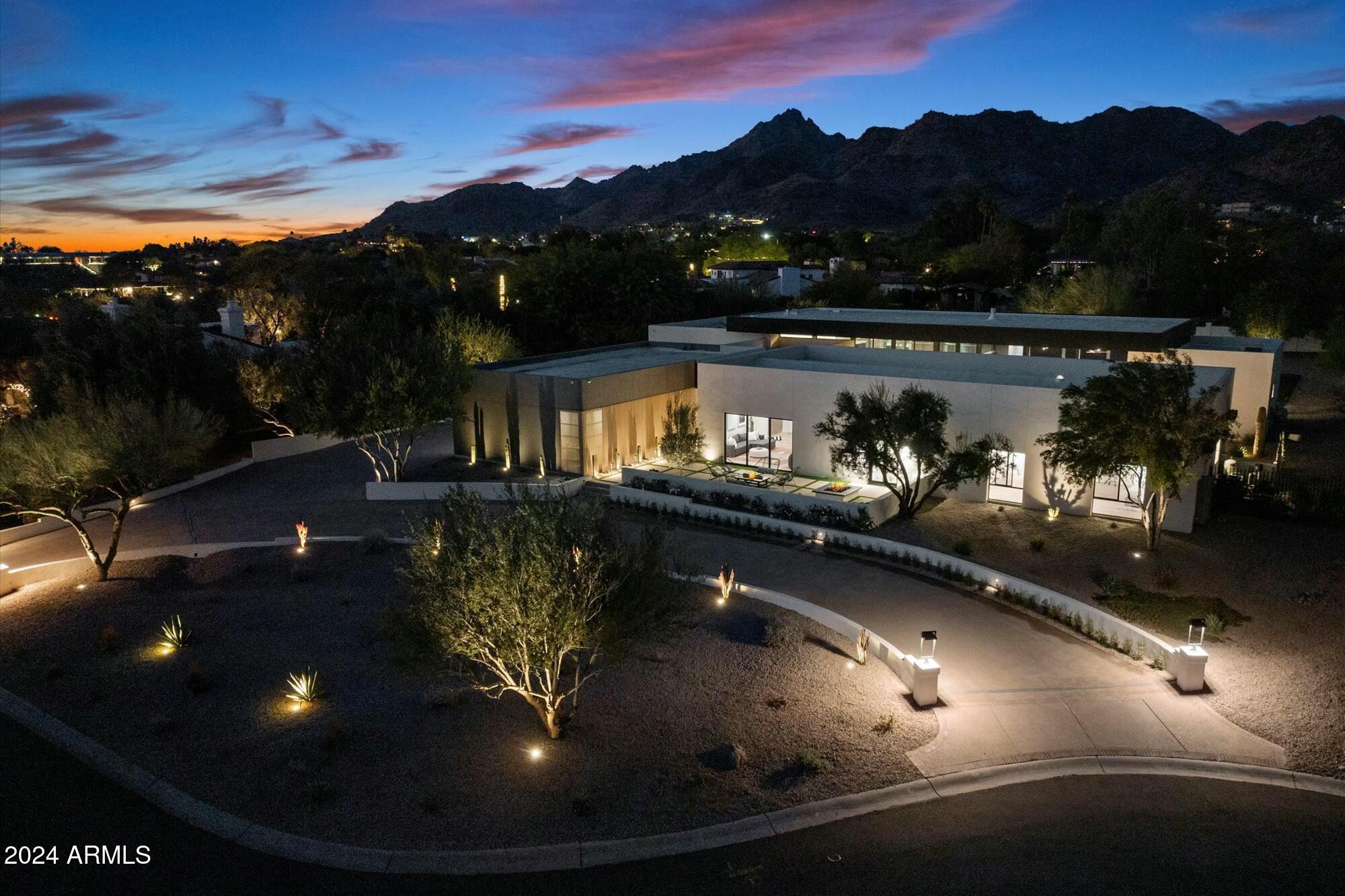 Experience stately real estate in the heart of Paradise Valley.