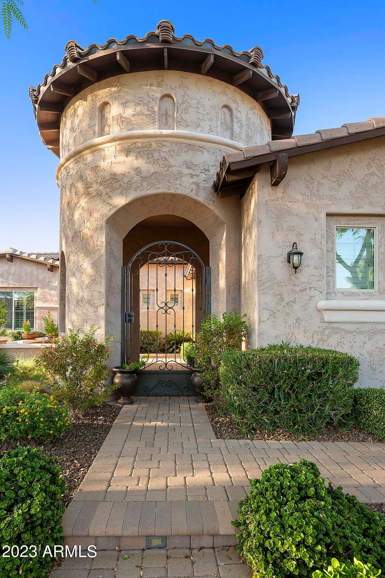 LONE MOUNTAIN - Residential
