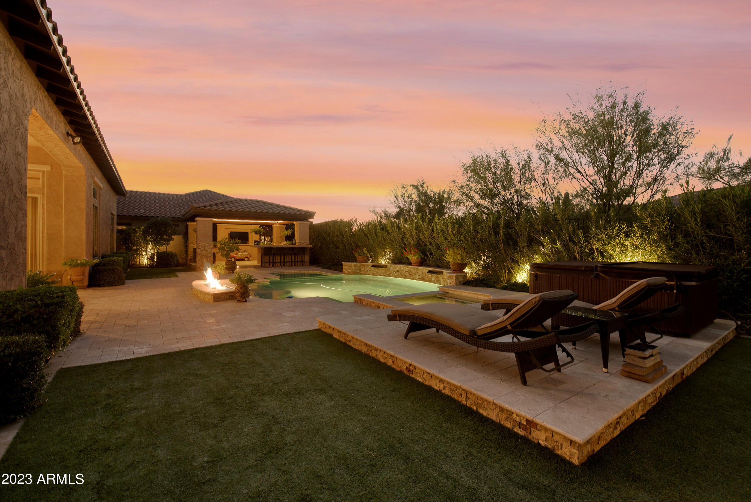 LONE MOUNTAIN - Residential