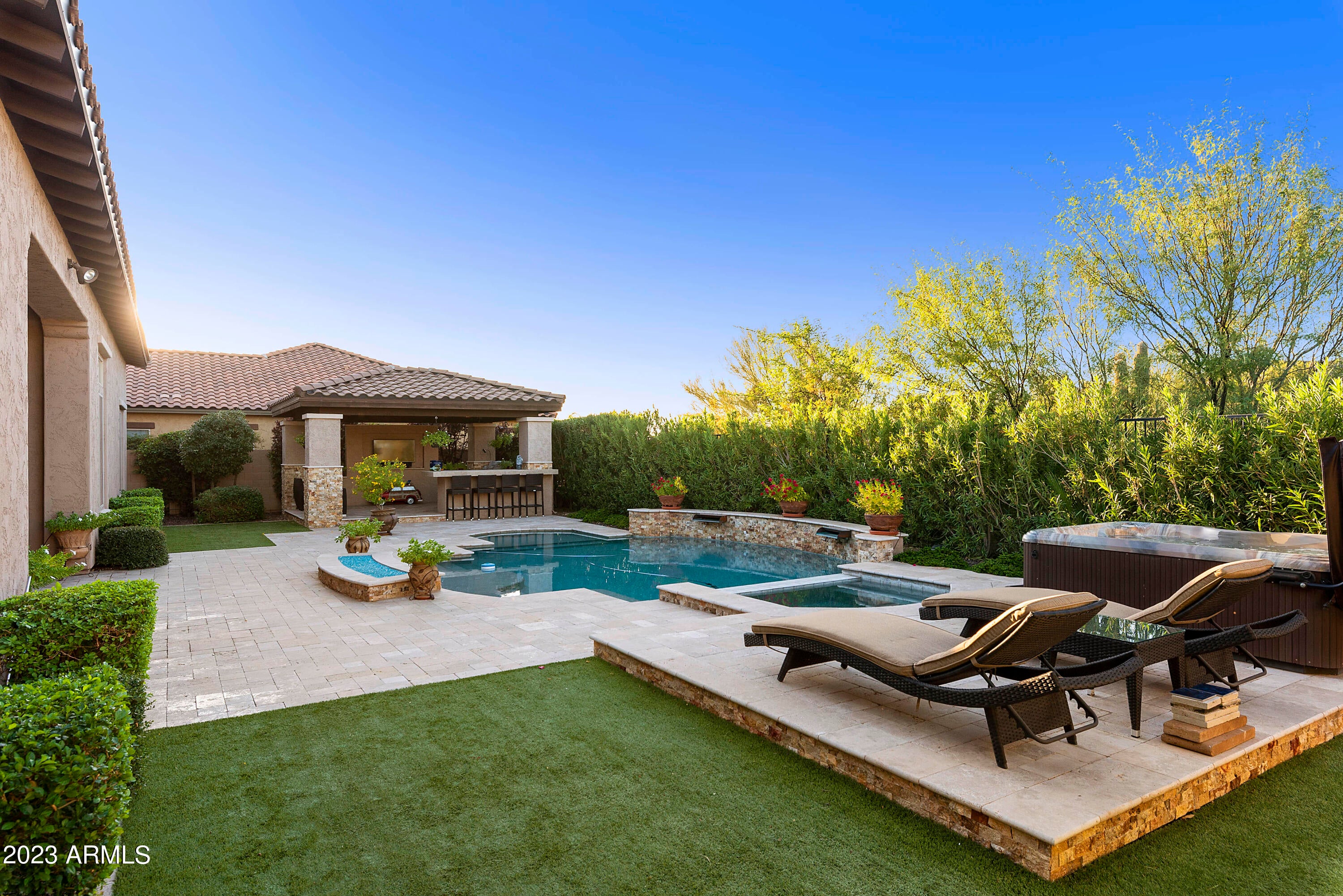 LONE MOUNTAIN - Residential