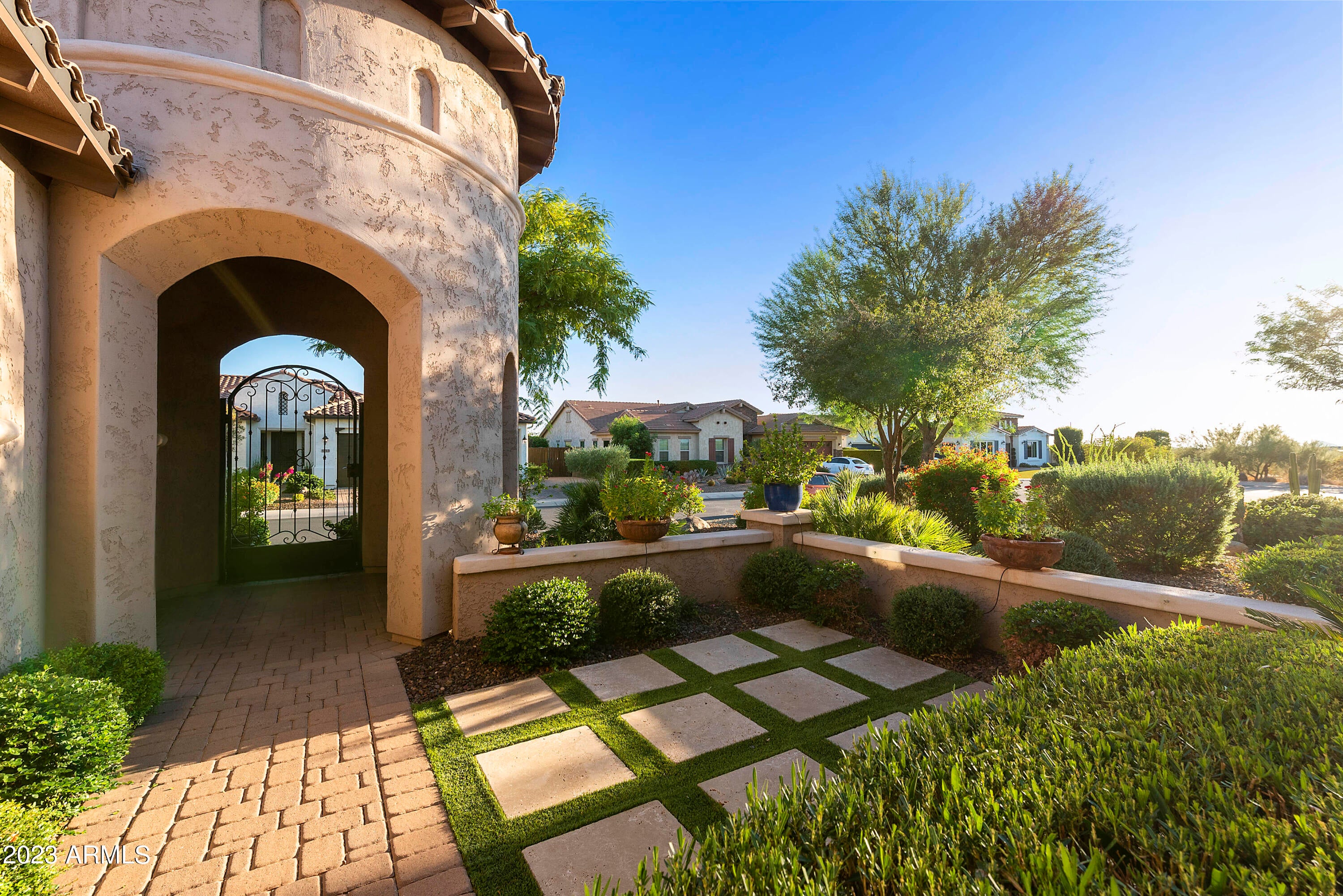 LONE MOUNTAIN - Residential