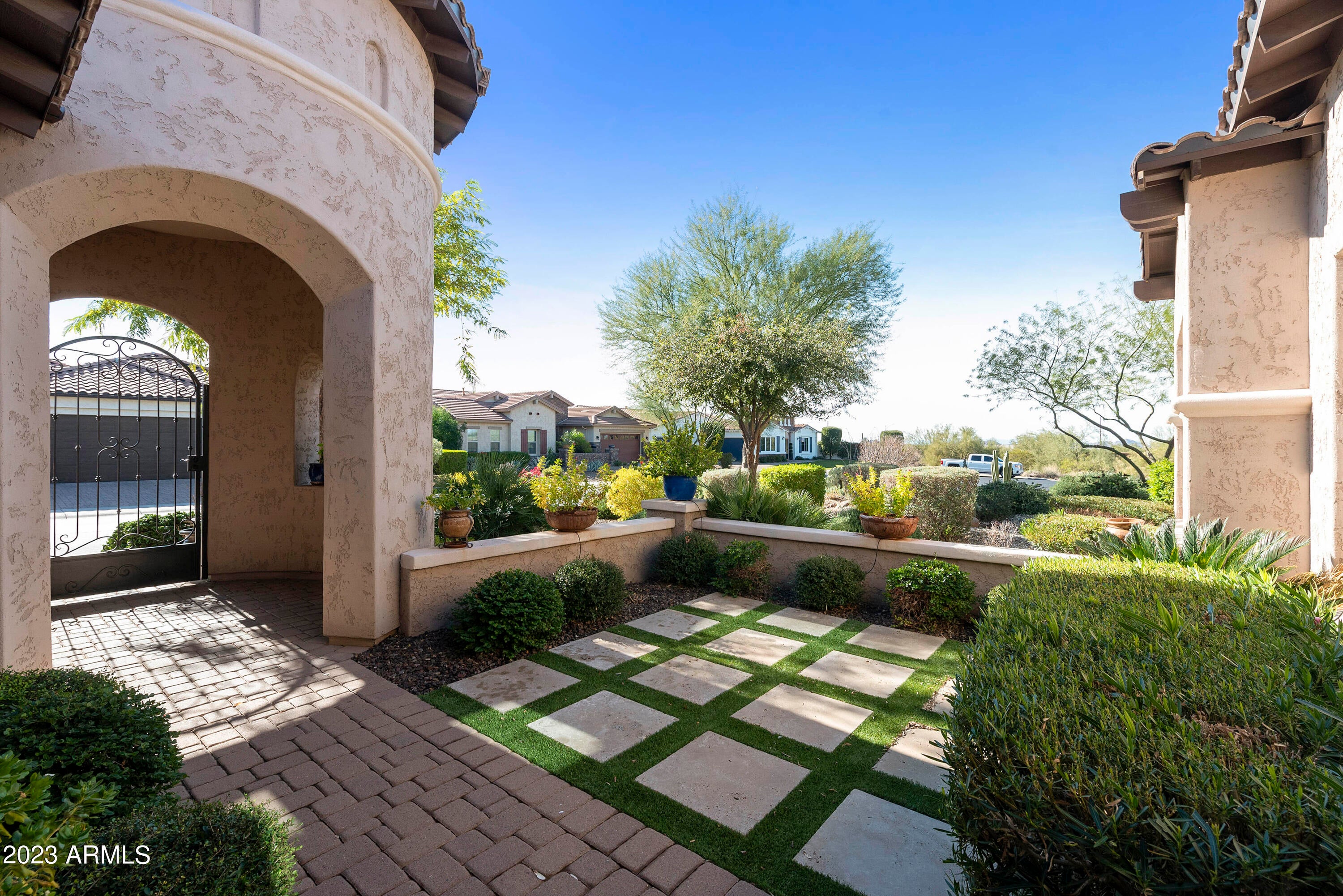 LONE MOUNTAIN - Residential