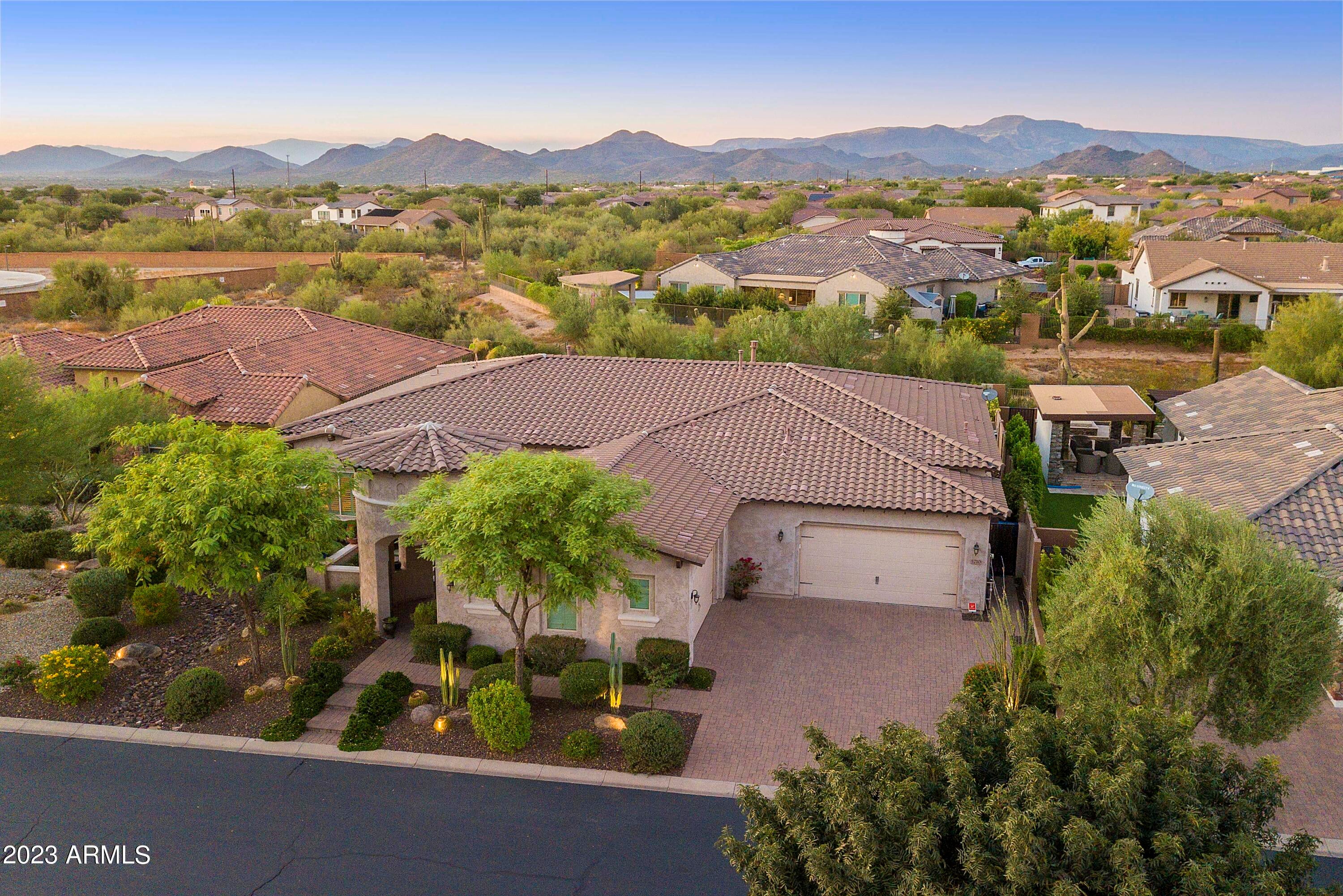LONE MOUNTAIN - Residential