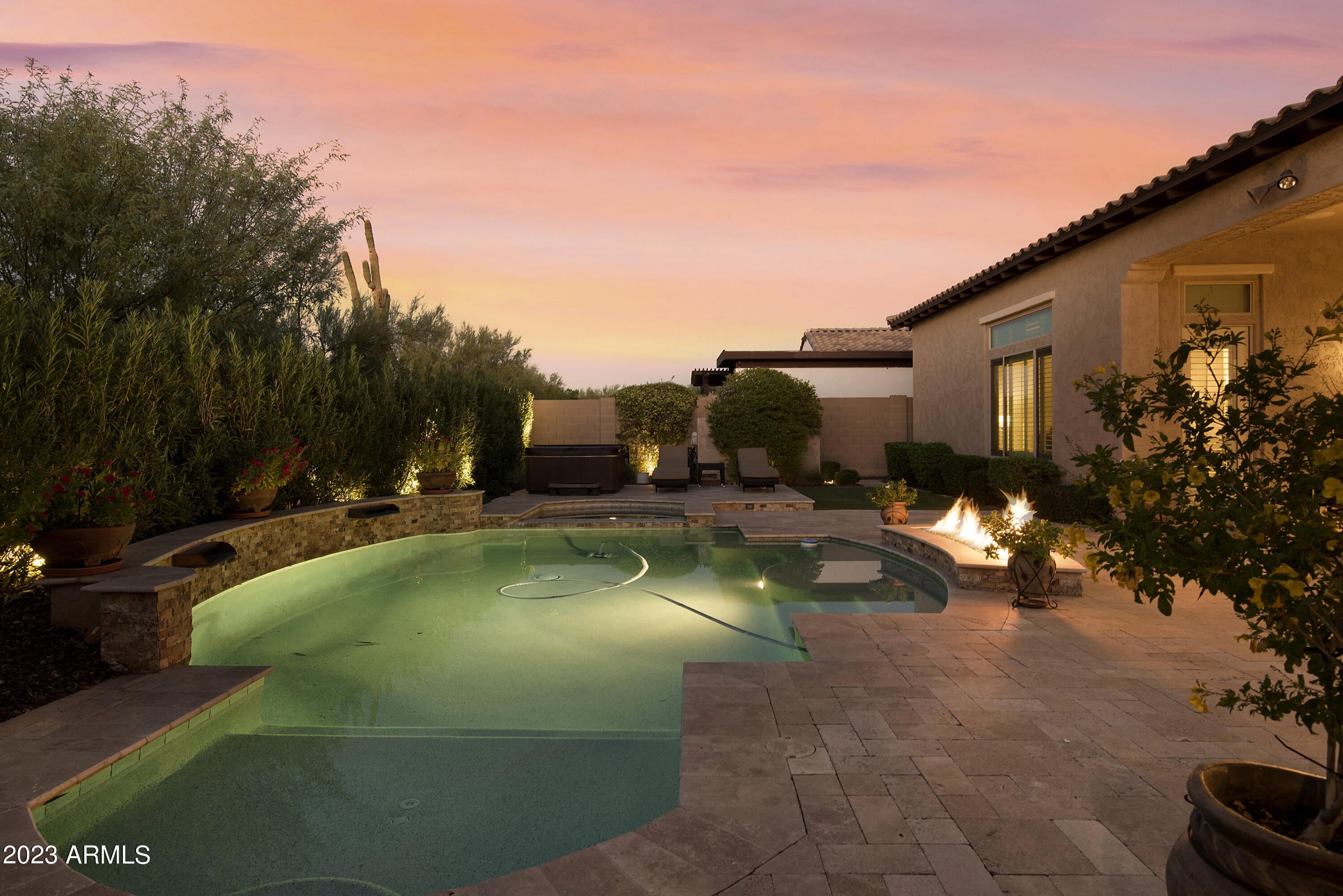 LONE MOUNTAIN - Residential