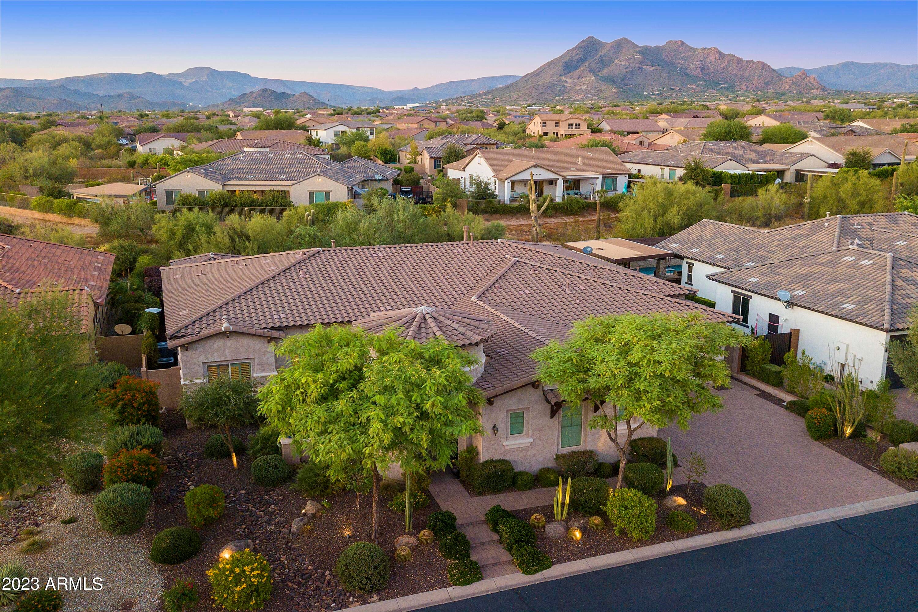 LONE MOUNTAIN - Residential