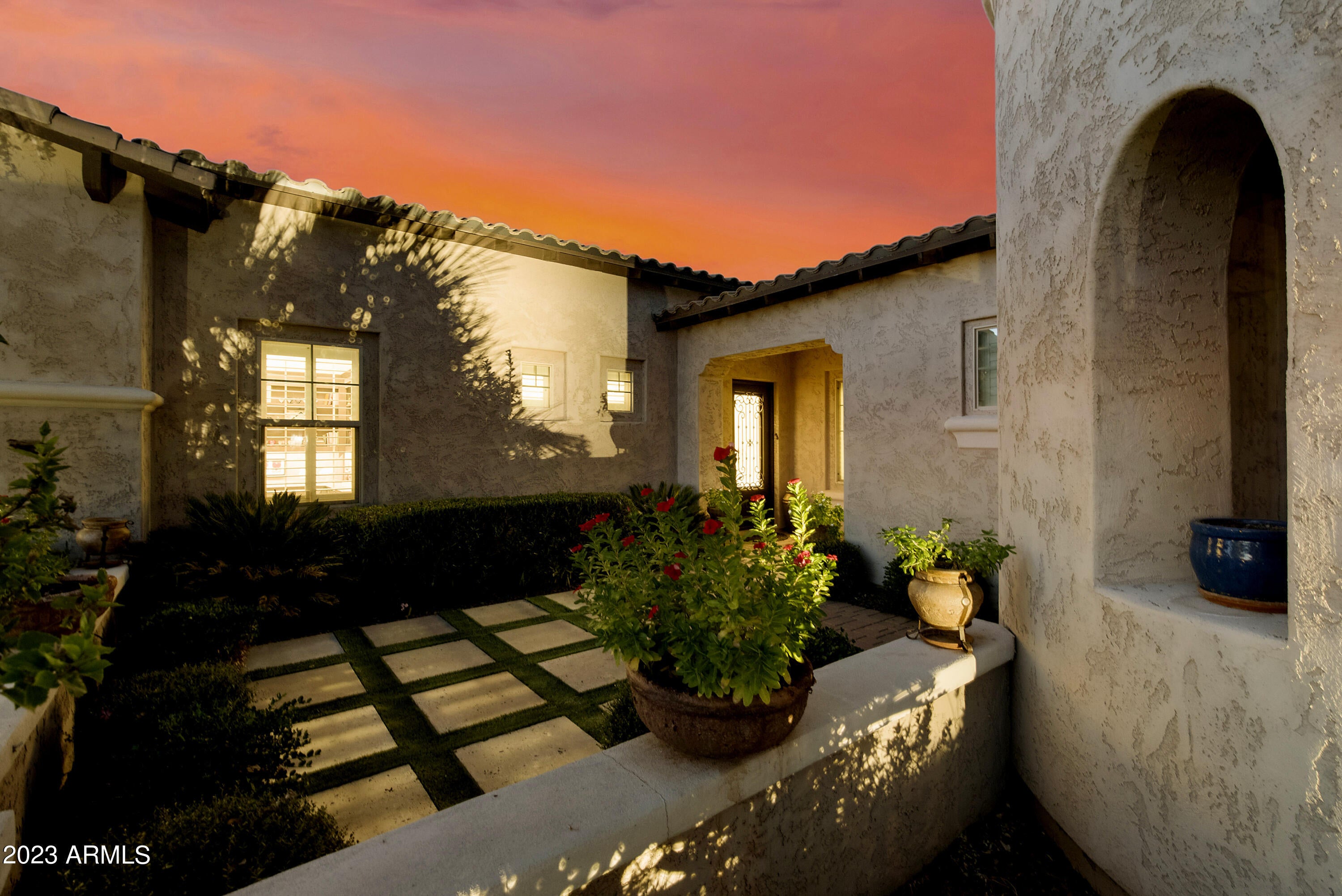LONE MOUNTAIN - Residential
