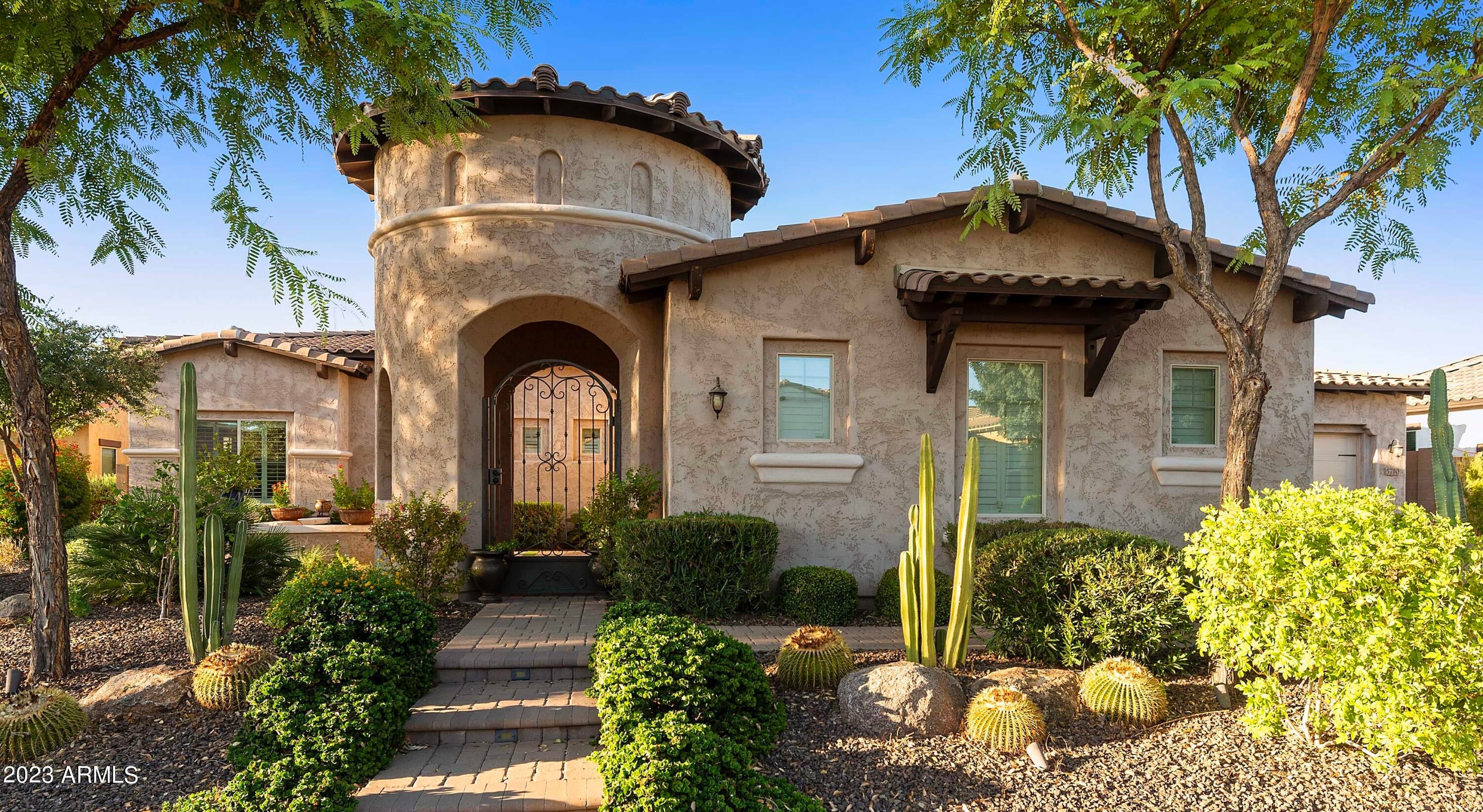 LONE MOUNTAIN - Residential