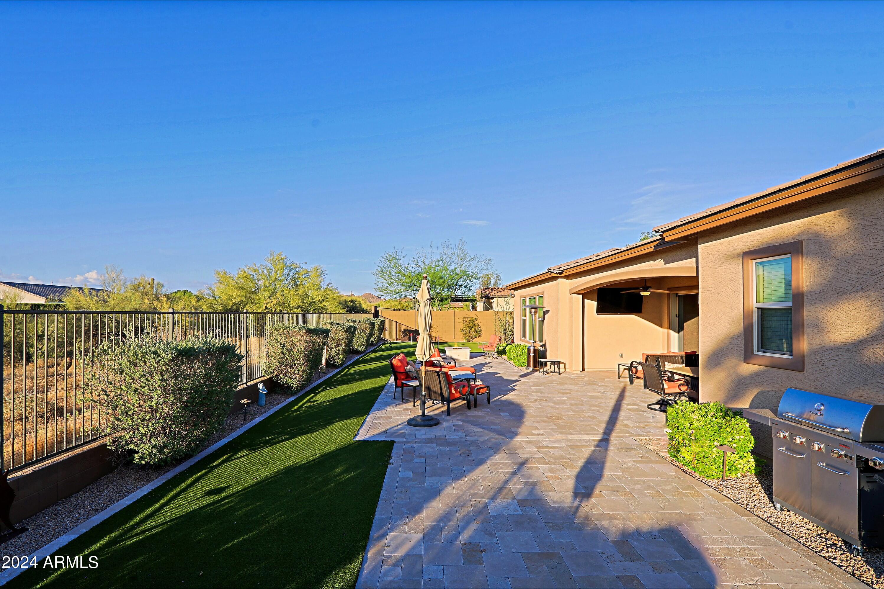 LONE MOUNTAIN - Residential
