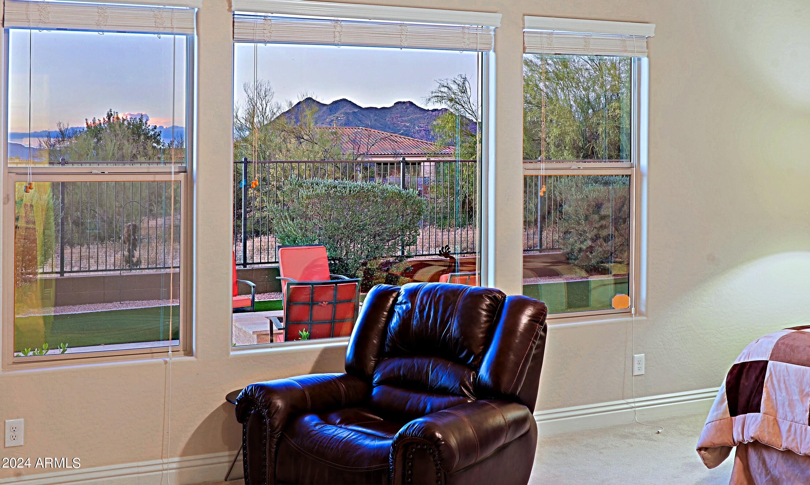 LONE MOUNTAIN - Residential