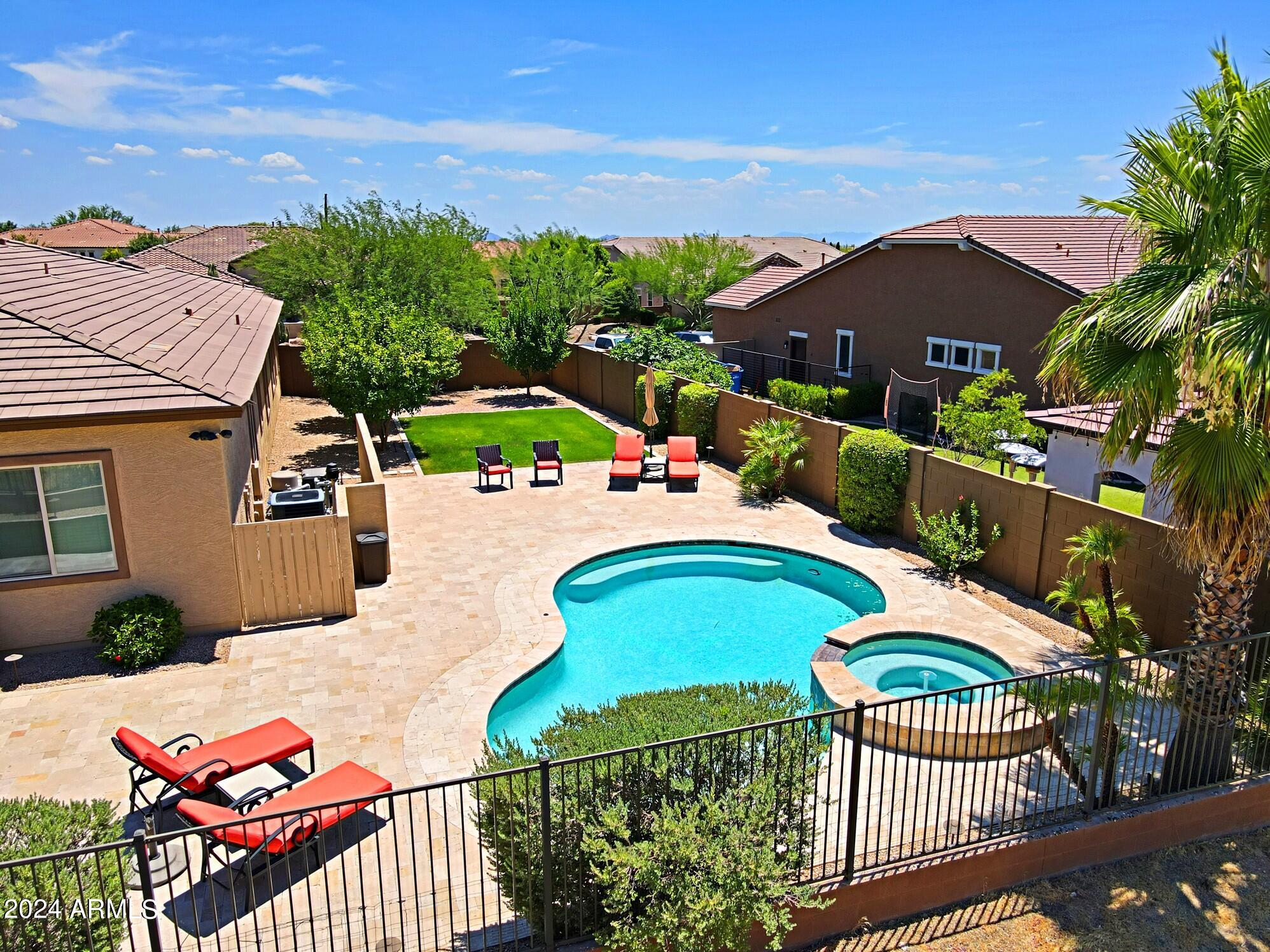 LONE MOUNTAIN - Residential