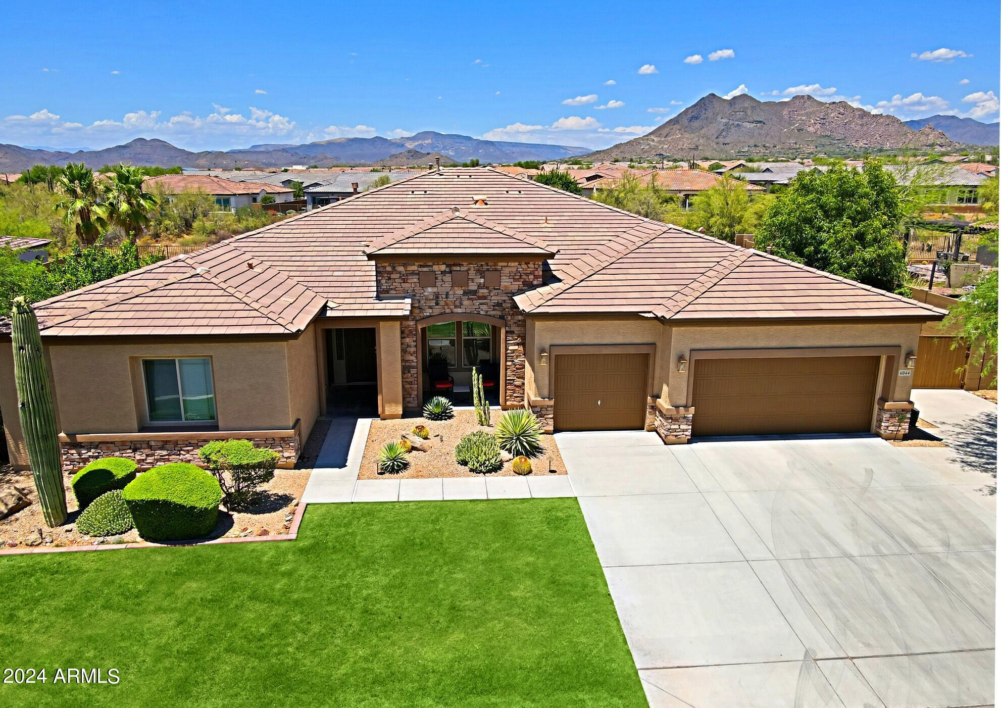 LONE MOUNTAIN - Residential