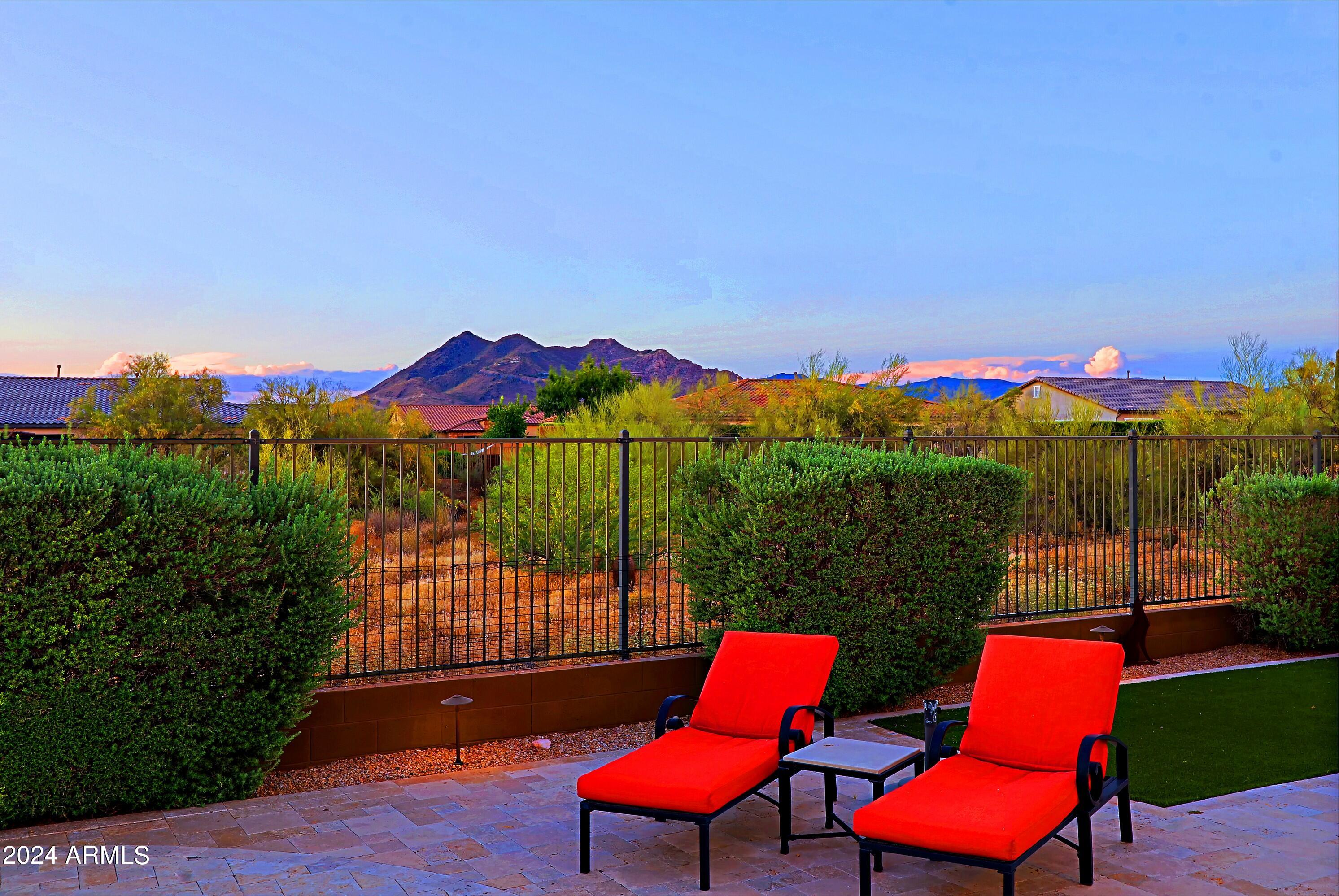 LONE MOUNTAIN - Residential