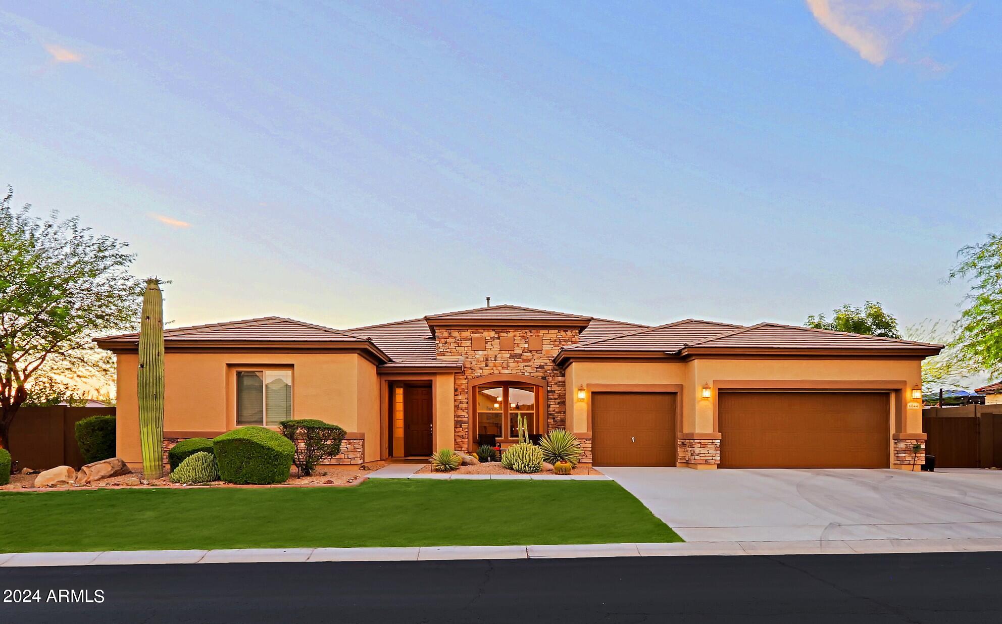 LONE MOUNTAIN - Residential