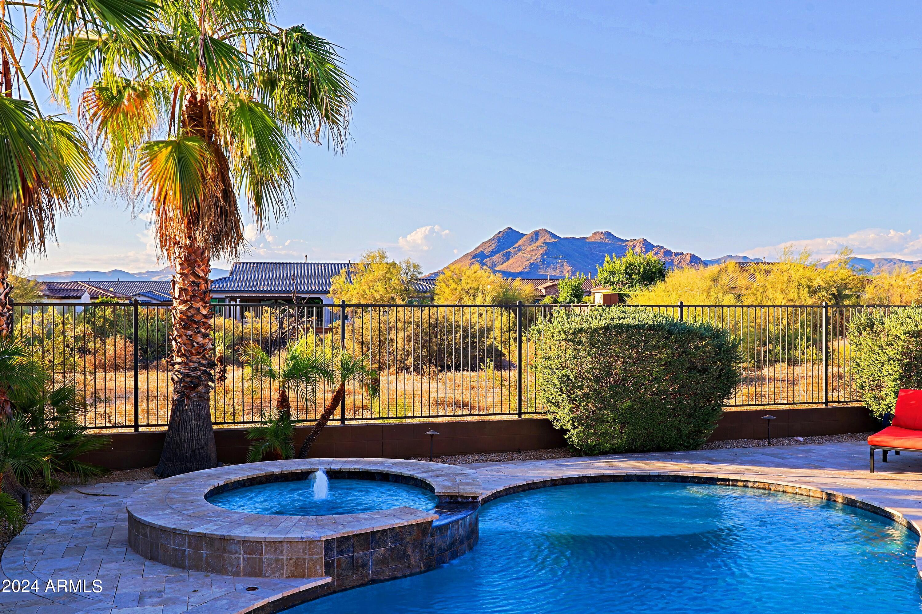 LONE MOUNTAIN - Residential