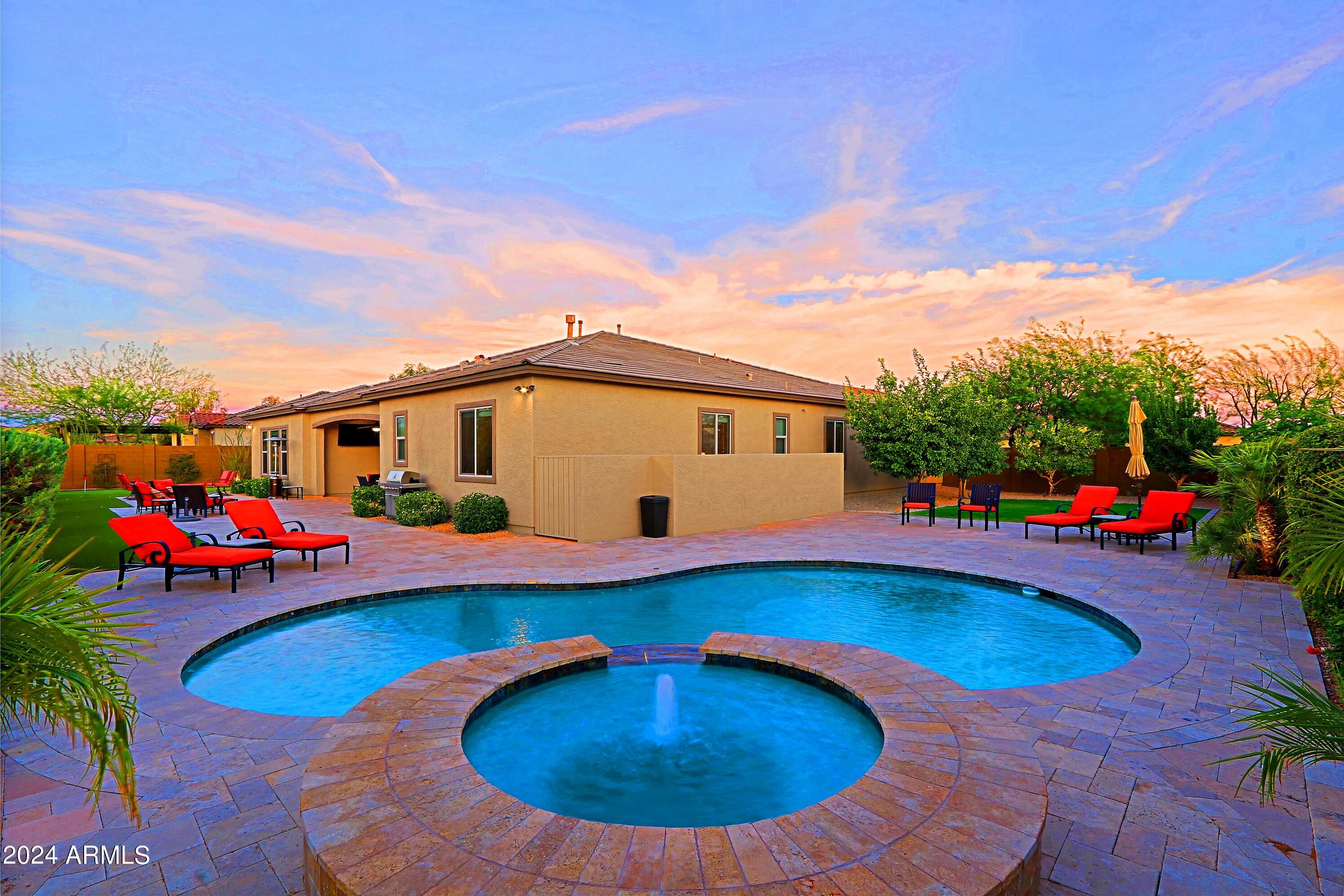 LONE MOUNTAIN - Residential