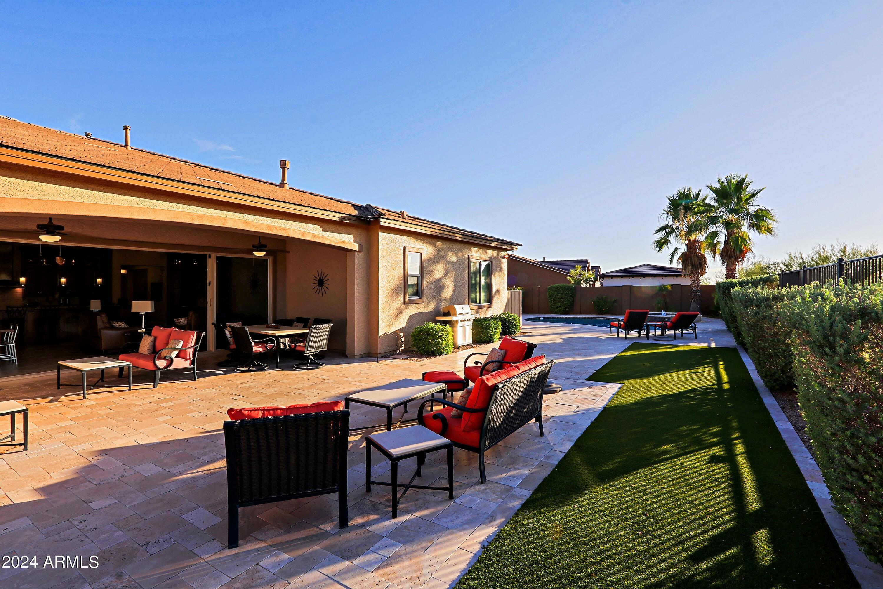 LONE MOUNTAIN - Residential
