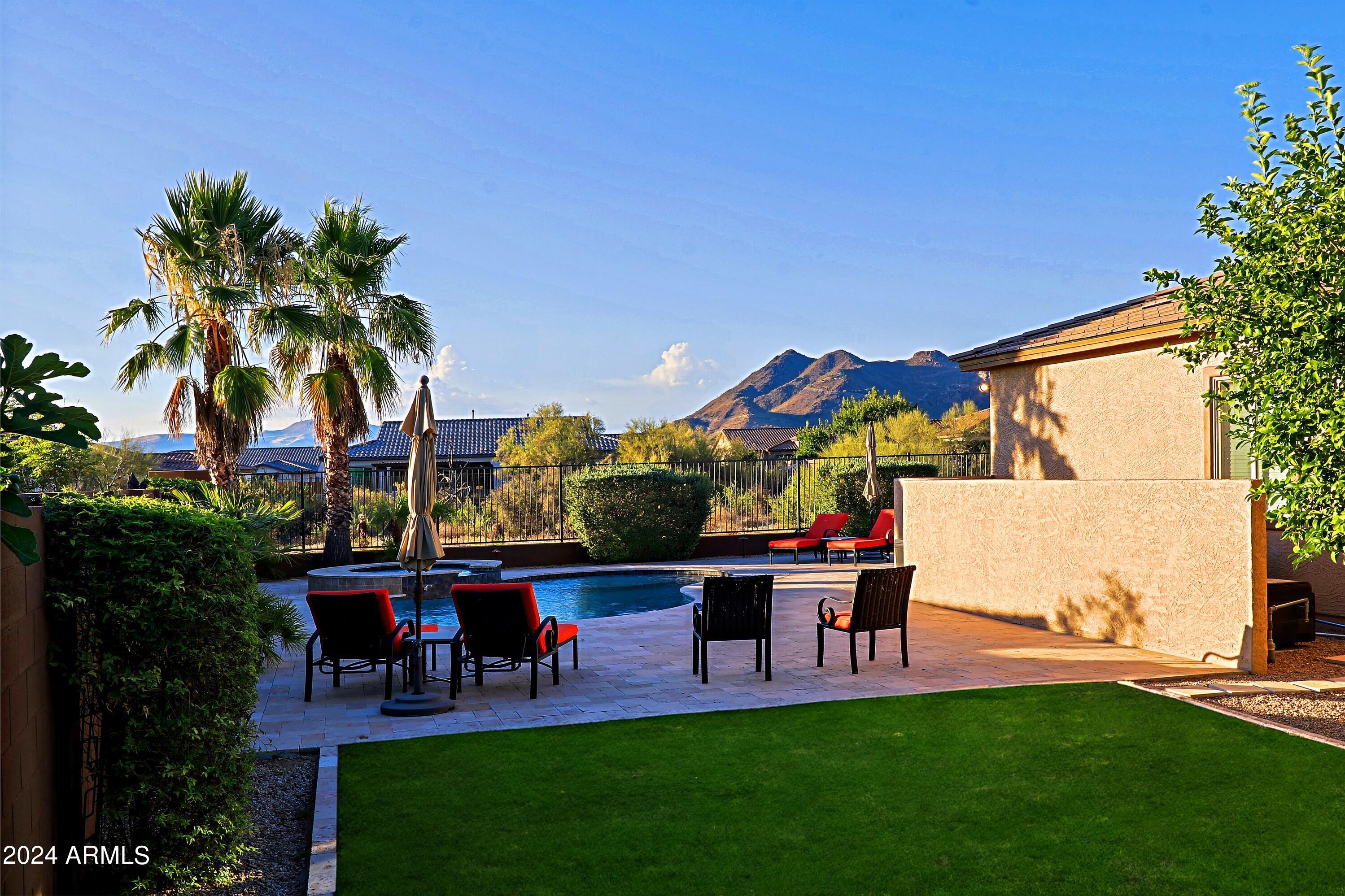 LONE MOUNTAIN - Residential