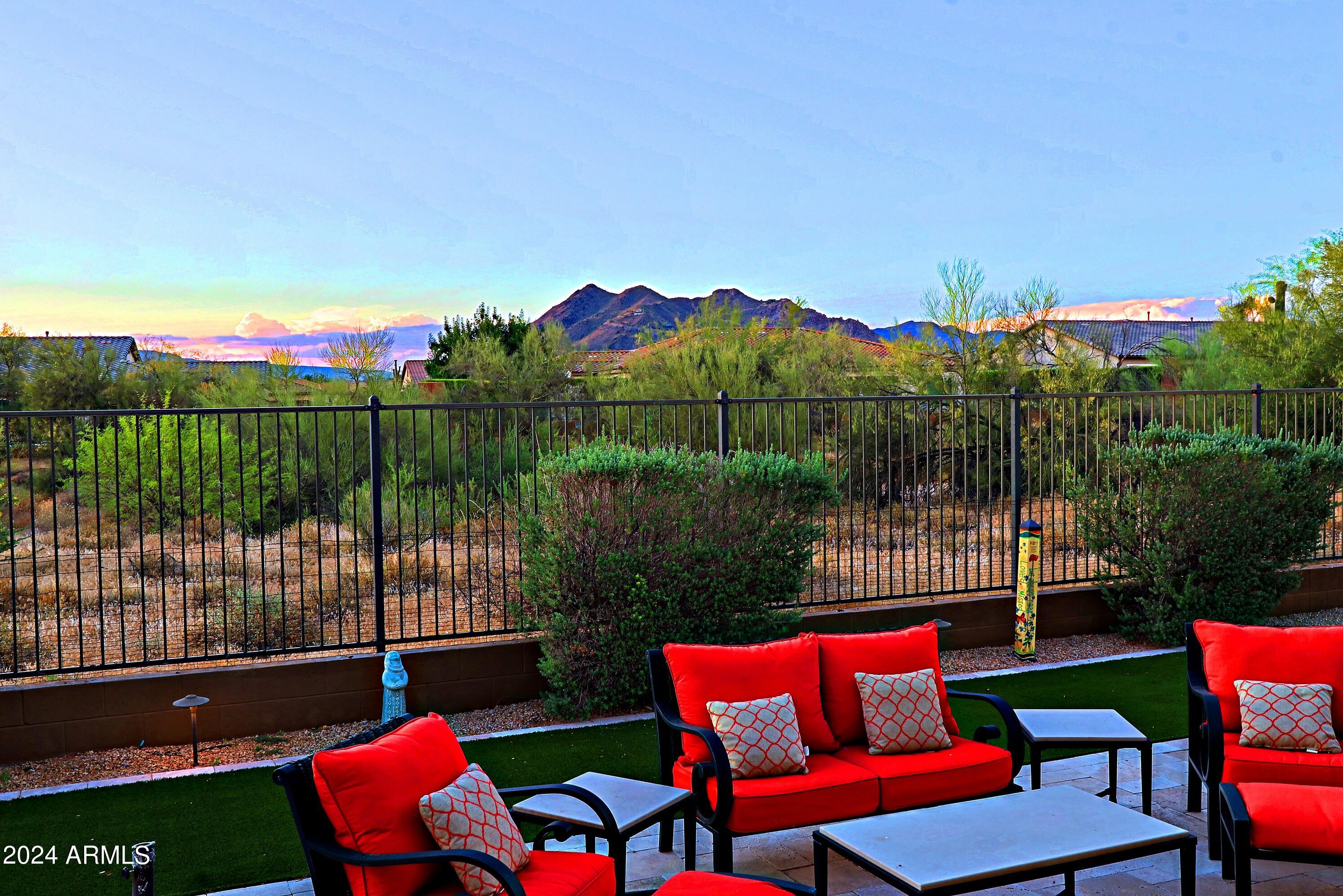 LONE MOUNTAIN - Residential