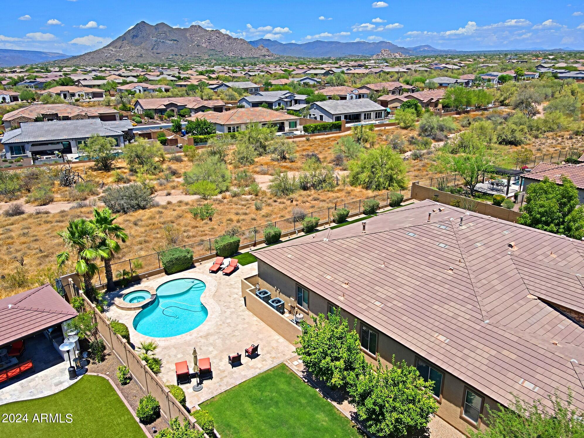 LONE MOUNTAIN - Residential