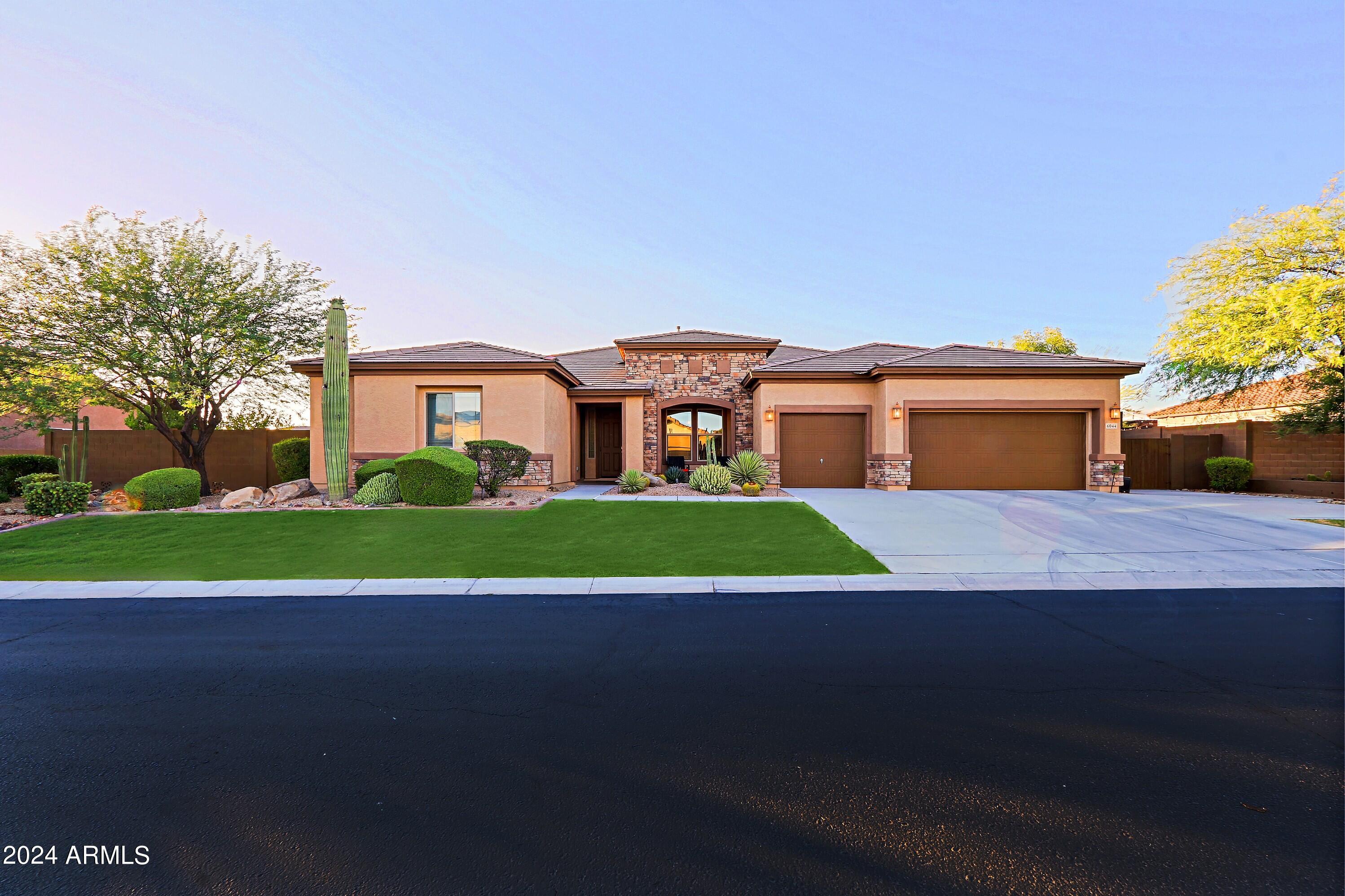 LONE MOUNTAIN - Residential