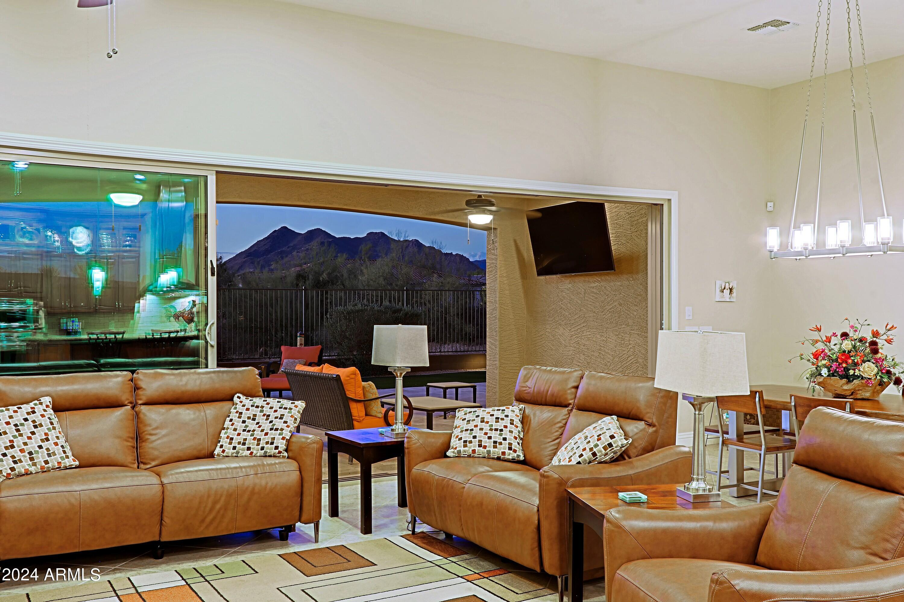 LONE MOUNTAIN - Residential