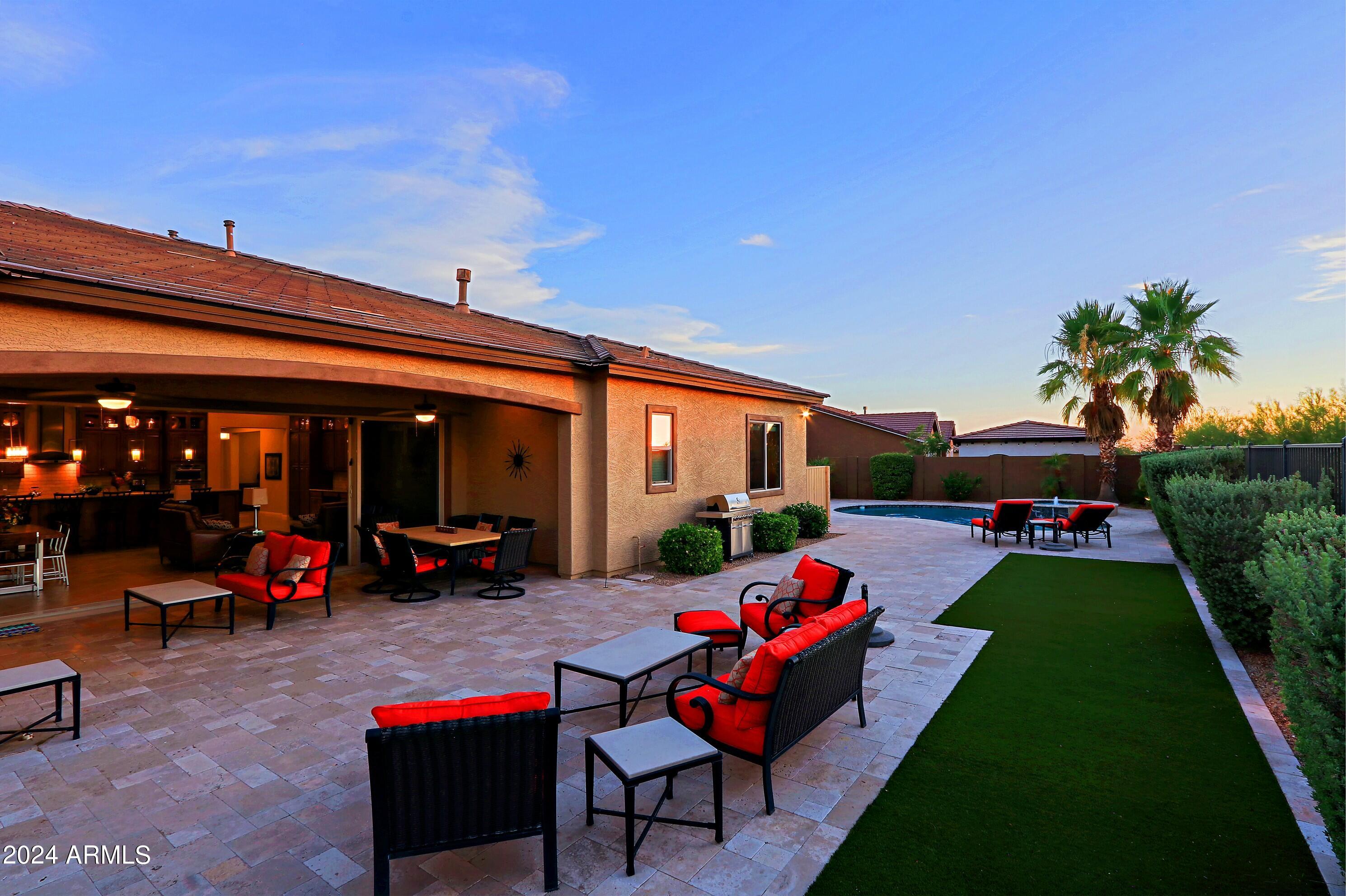 LONE MOUNTAIN - Residential