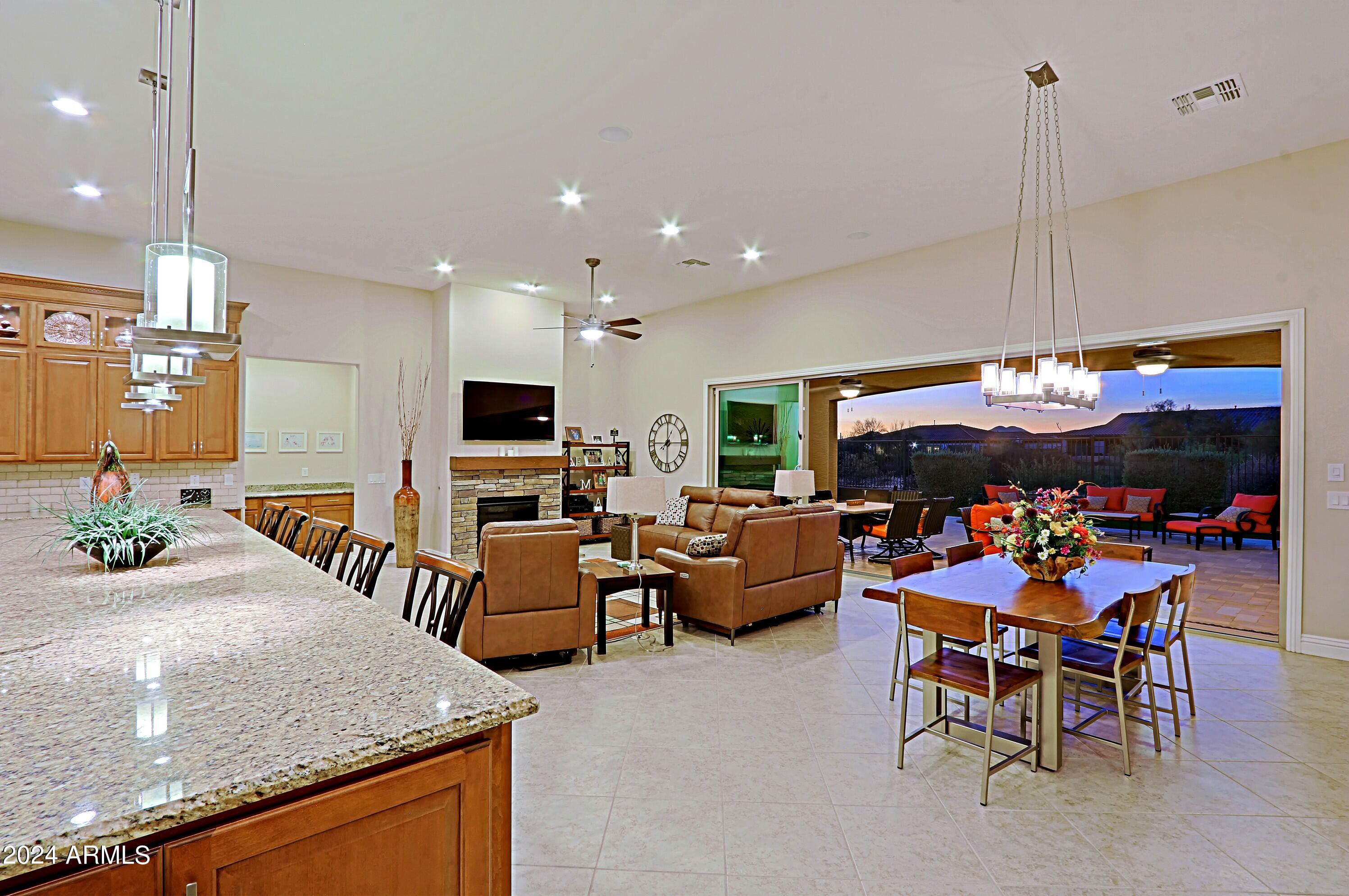 LONE MOUNTAIN - Residential