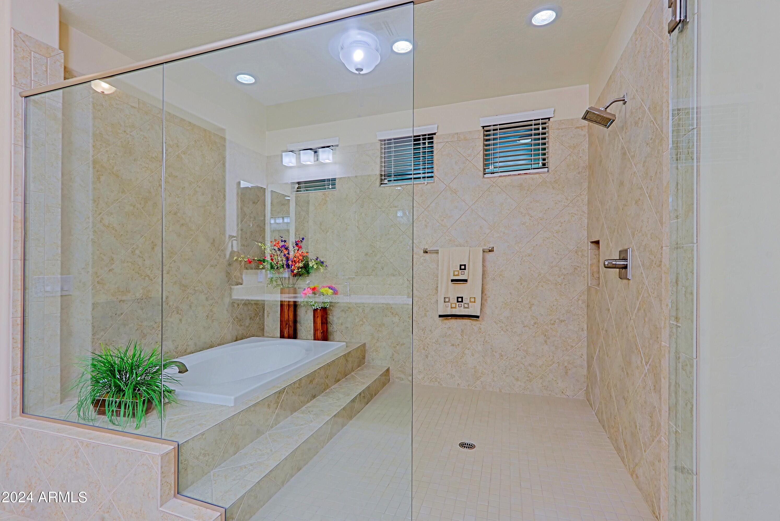 LONE MOUNTAIN - Residential