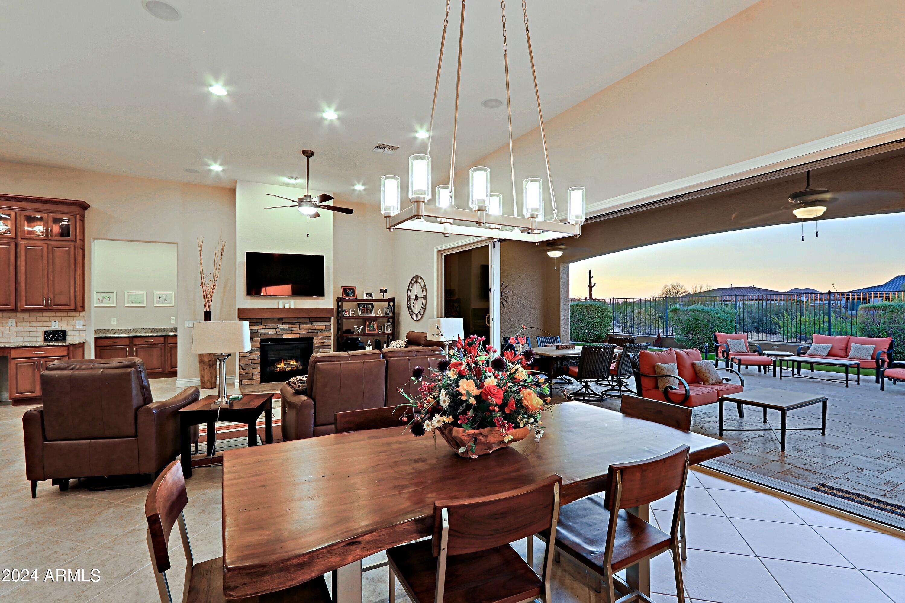 LONE MOUNTAIN - Residential