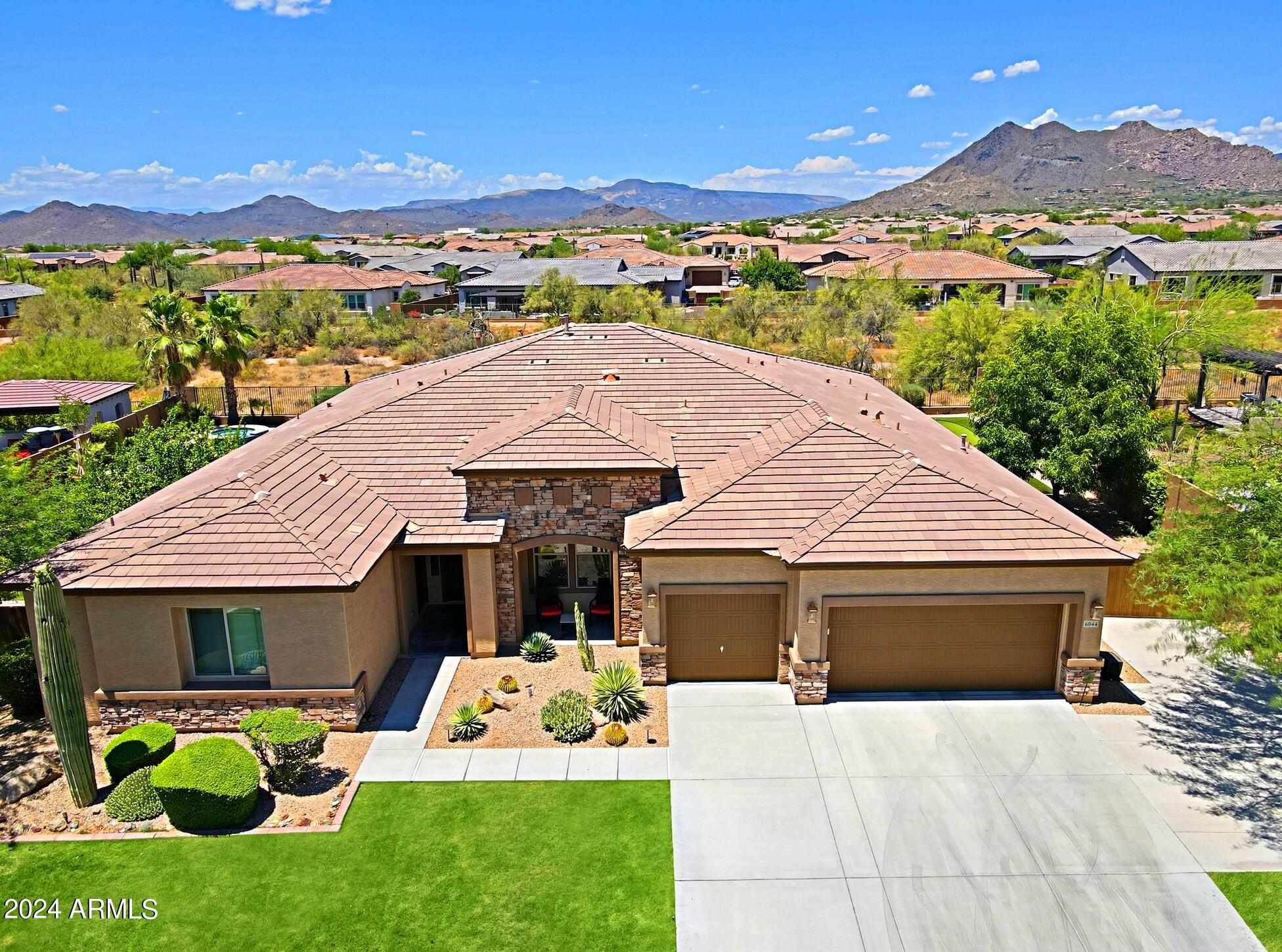 LONE MOUNTAIN - Residential
