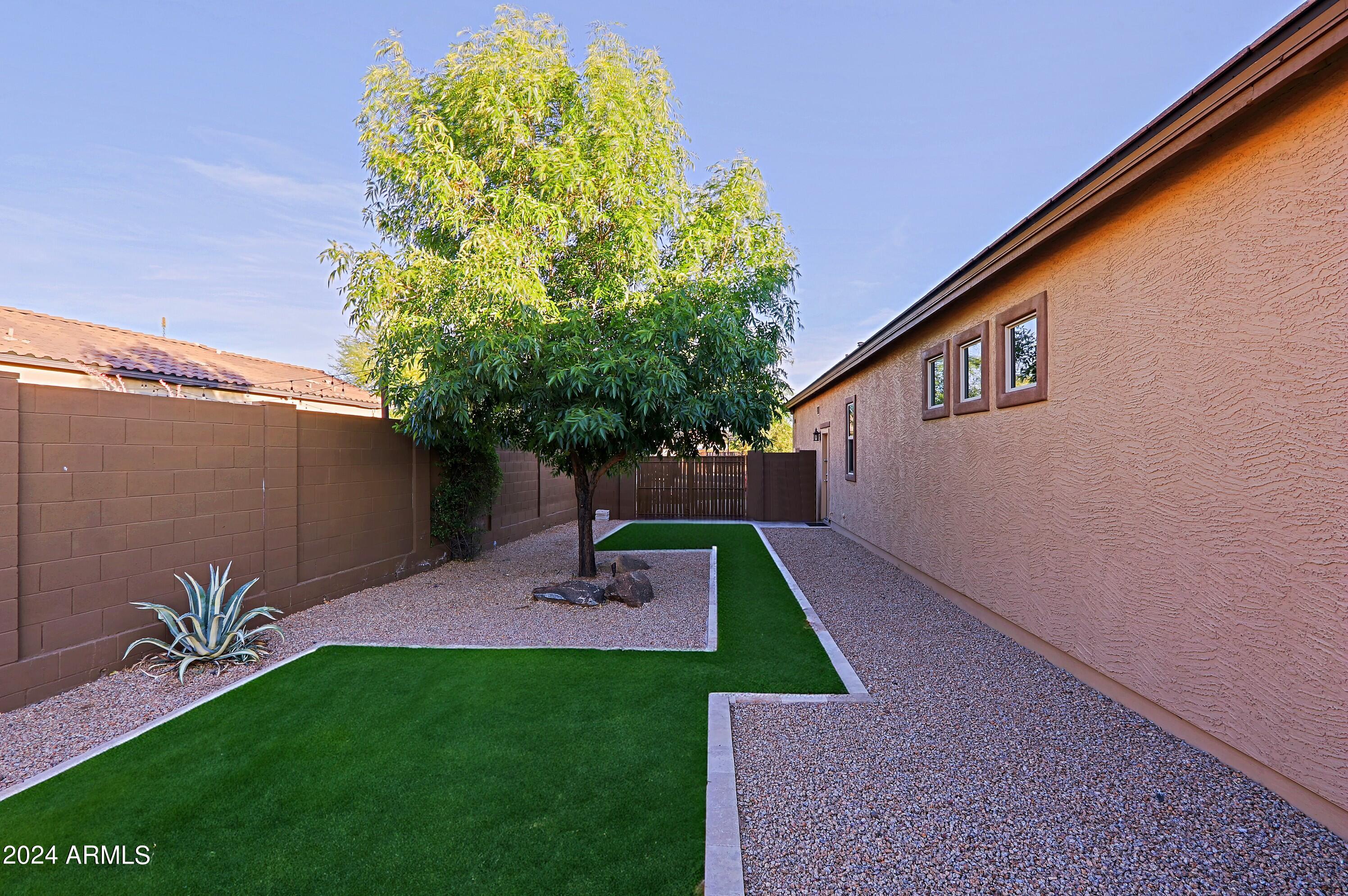 LONE MOUNTAIN - Residential