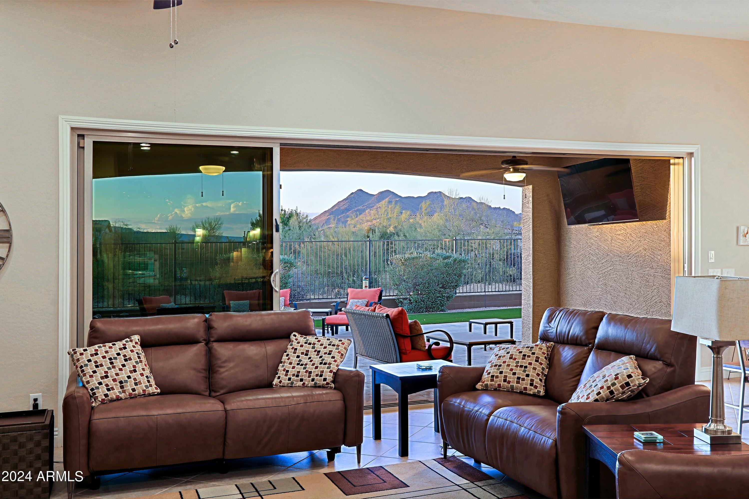 LONE MOUNTAIN - Residential
