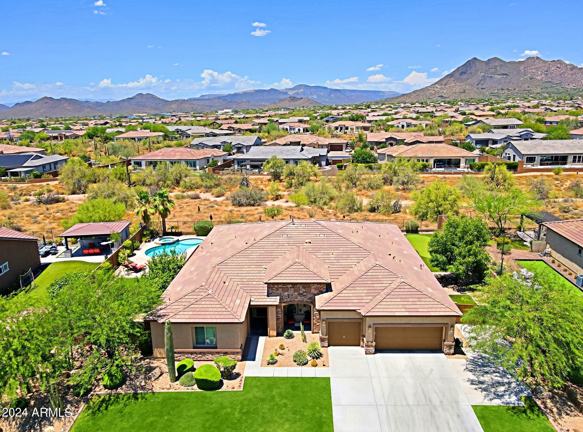 LONE MOUNTAIN - Residential