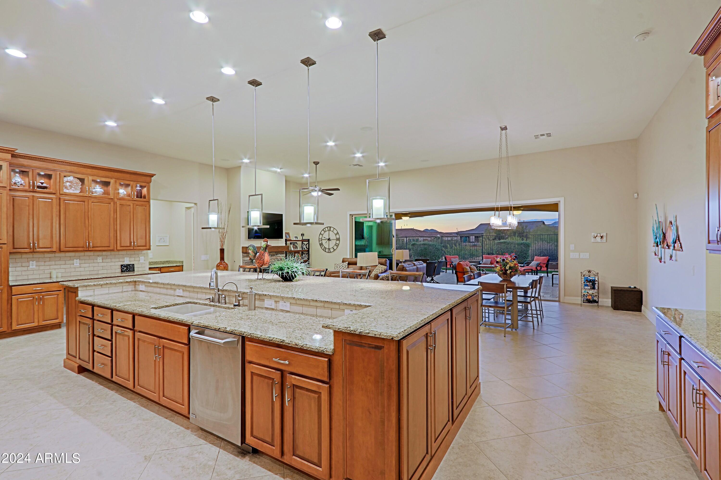 LONE MOUNTAIN - Residential