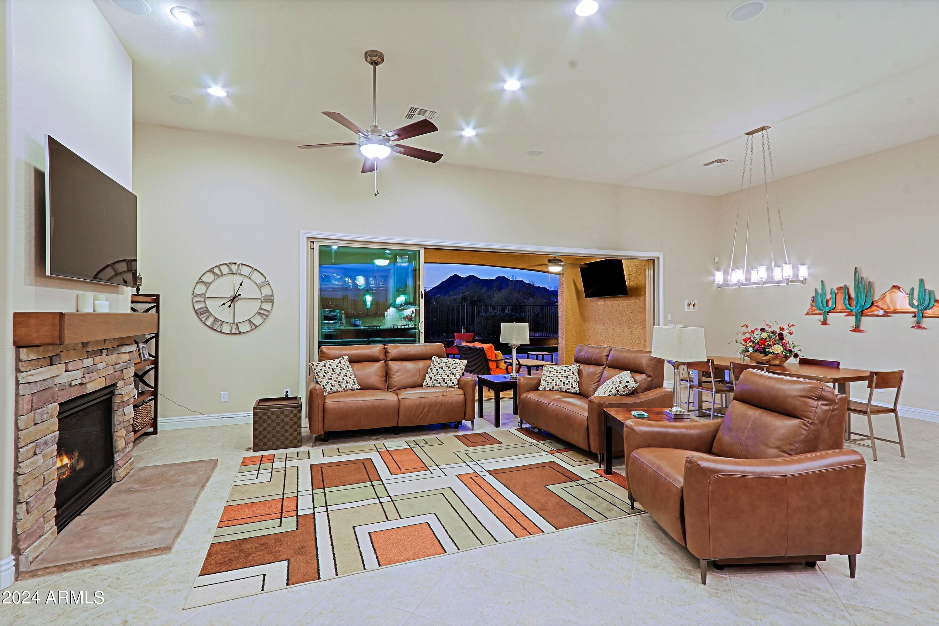 LONE MOUNTAIN - Residential