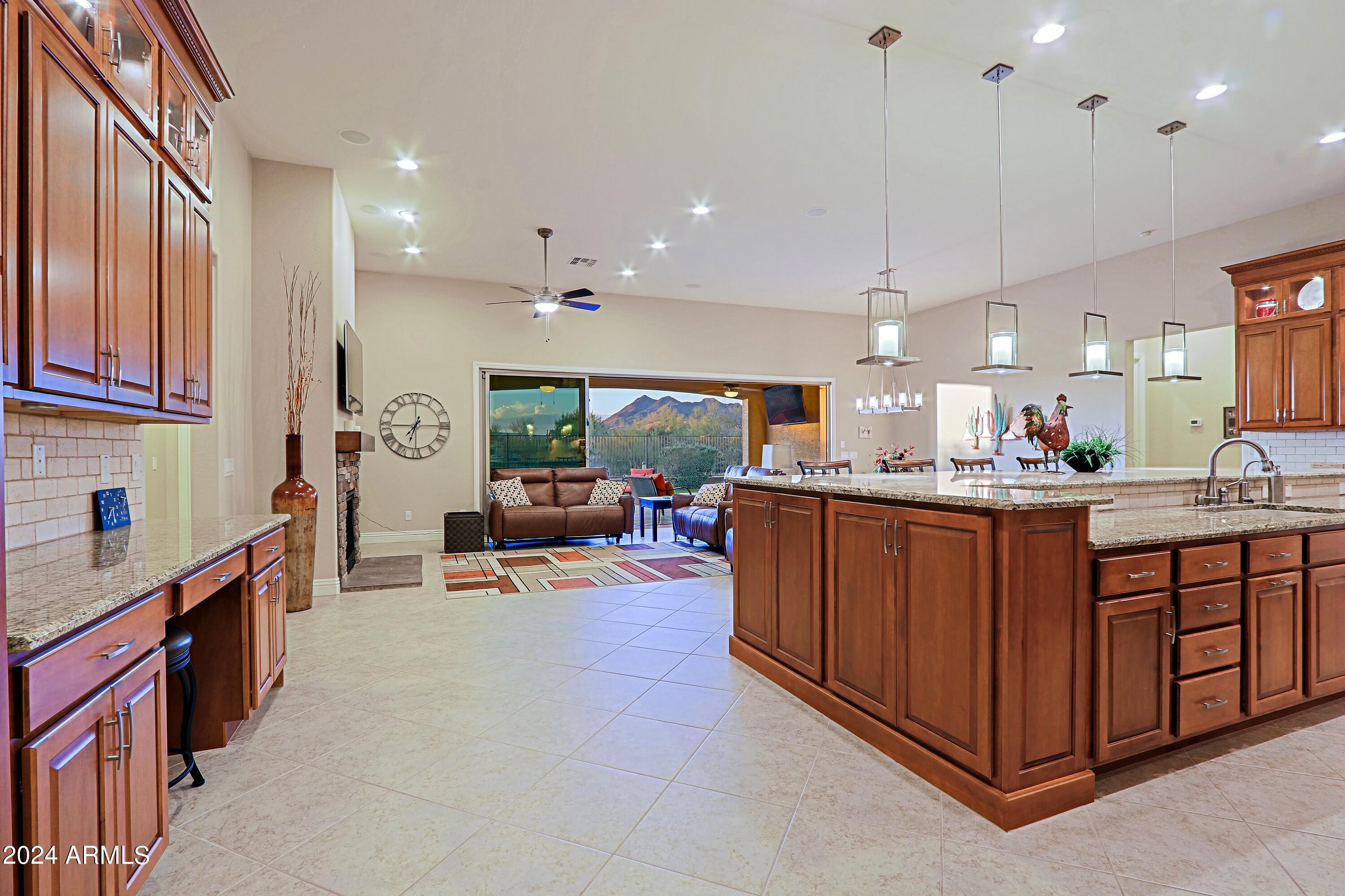 LONE MOUNTAIN - Residential